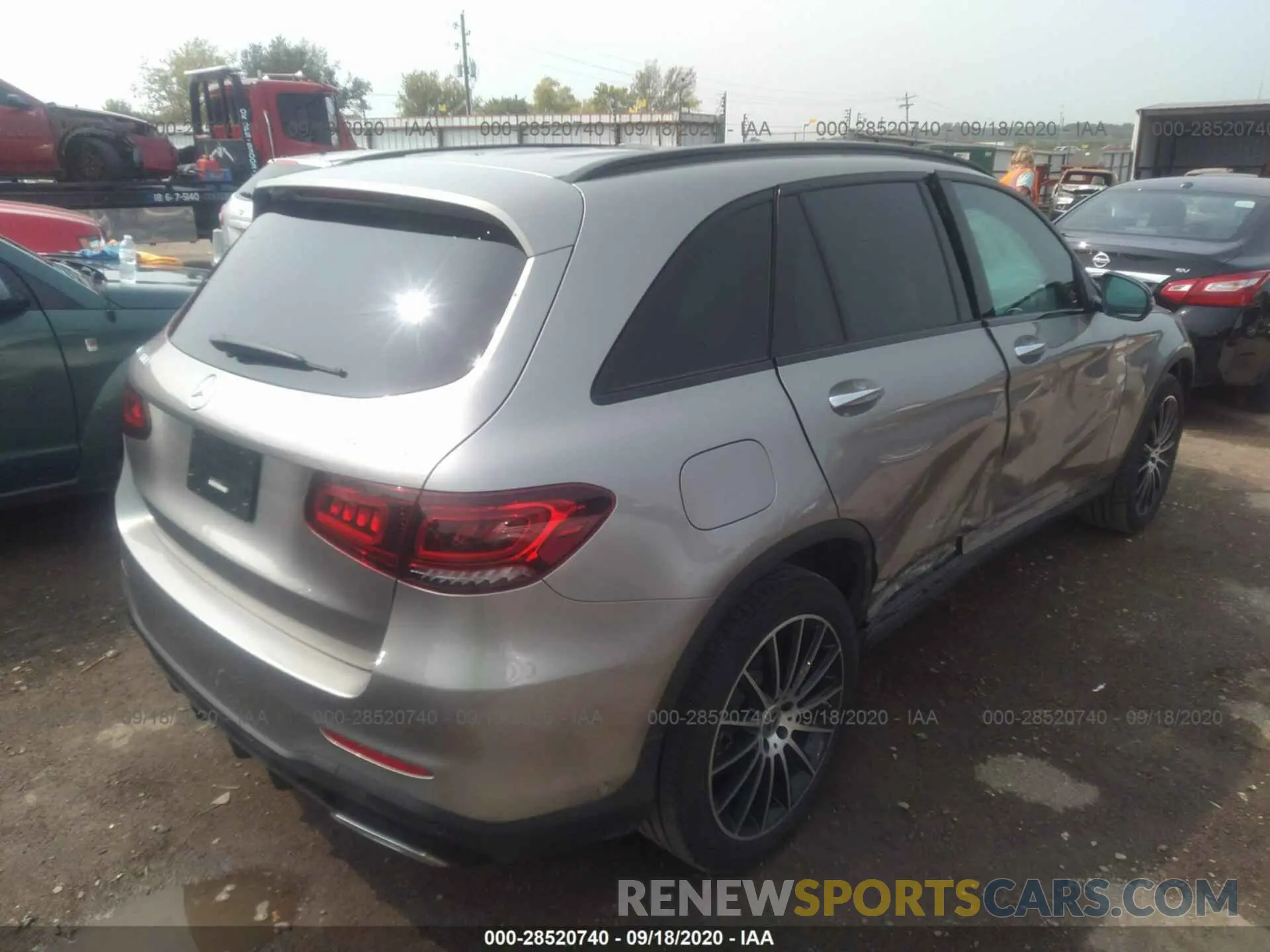 4 Photograph of a damaged car W1N0G8EB1LF760825 MERCEDES-BENZ GLC 2020
