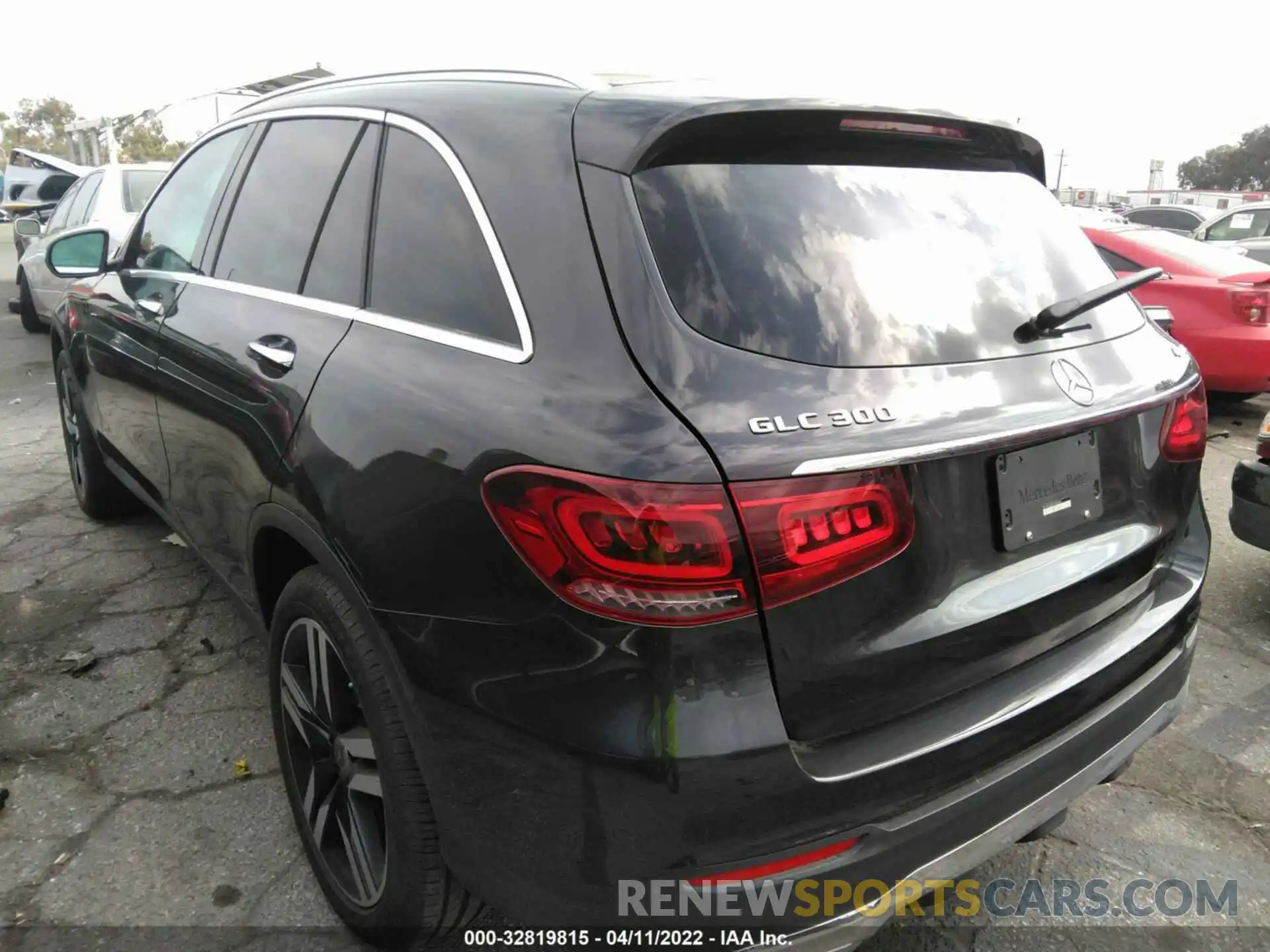 3 Photograph of a damaged car W1N0G8EB5LF864041 MERCEDES-BENZ GLC 2020