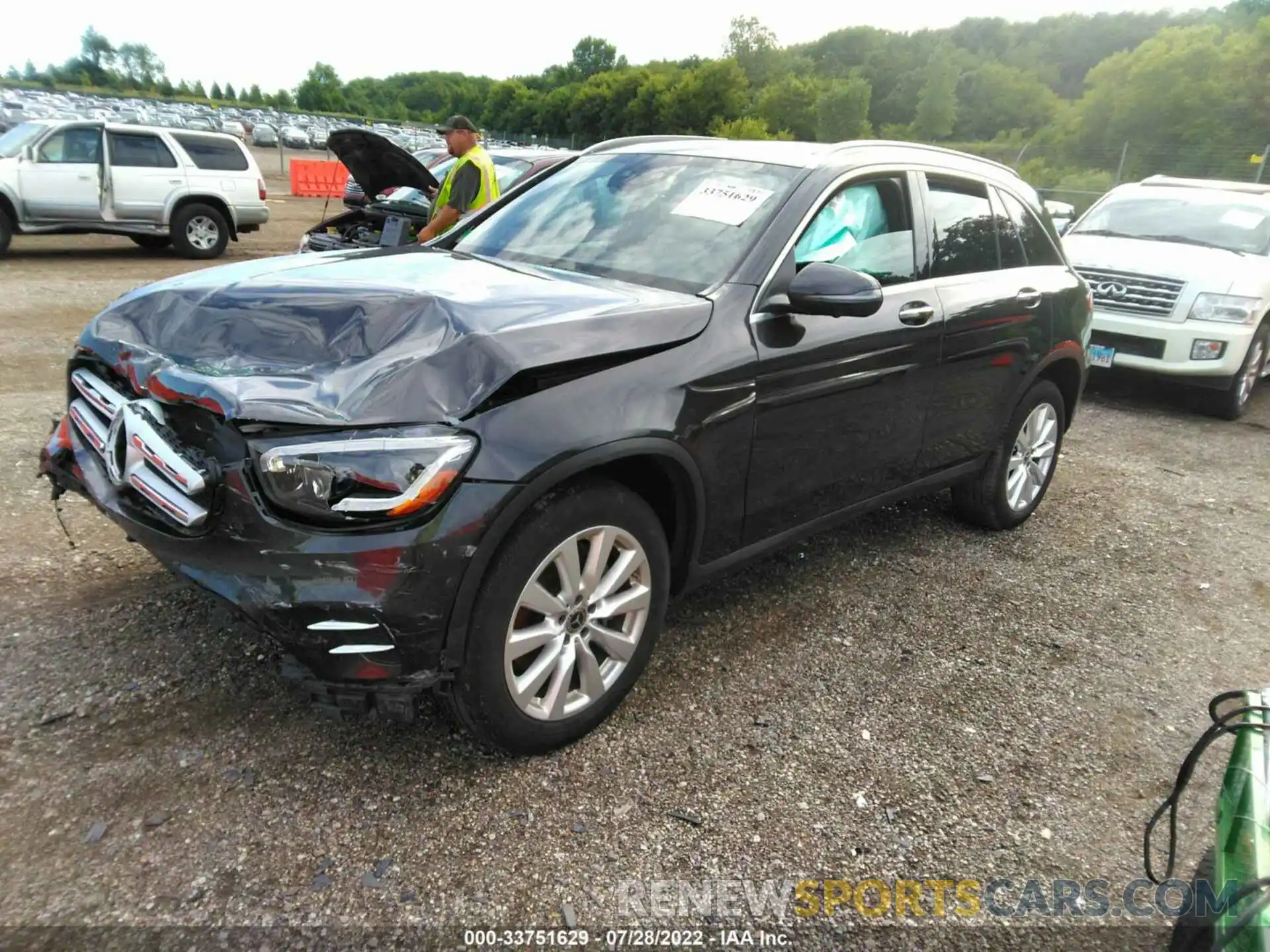 2 Photograph of a damaged car W1N0G8EB6LF759704 MERCEDES-BENZ GLC 2020