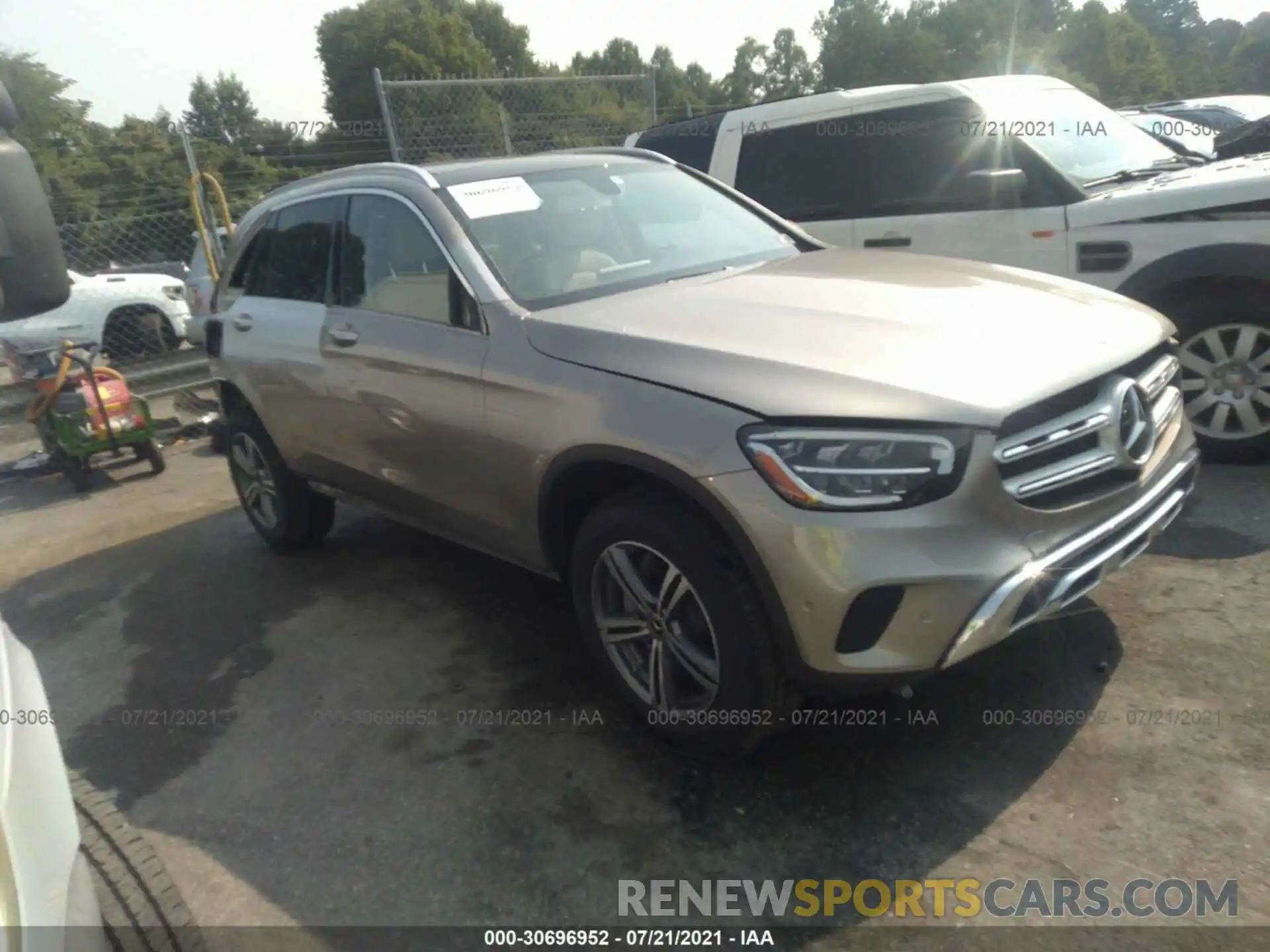 1 Photograph of a damaged car W1N0G8EB8LF857262 MERCEDES-BENZ GLC 2020