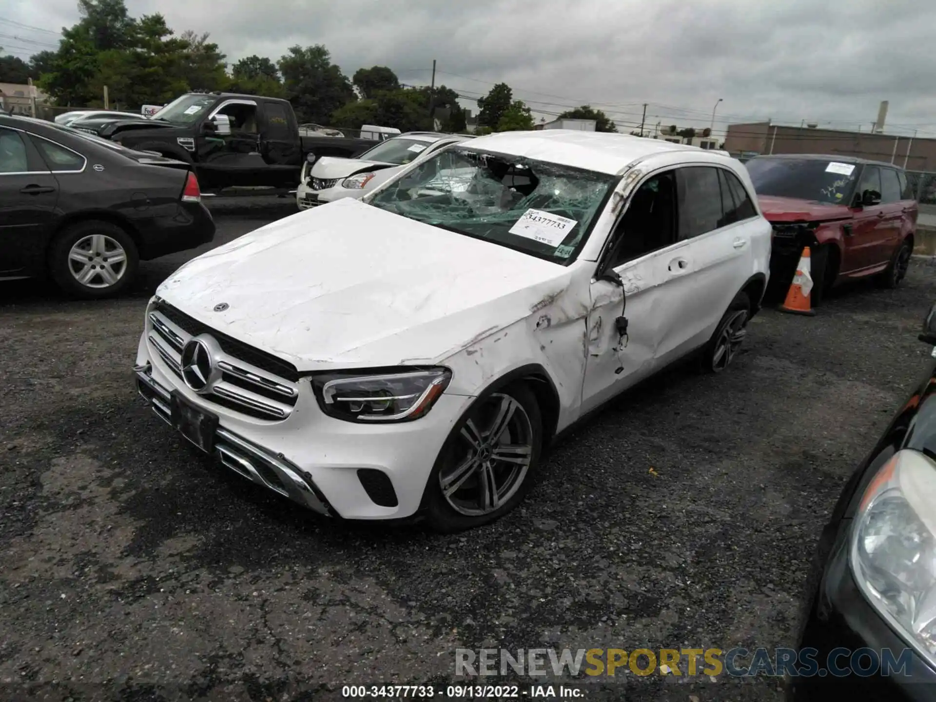 2 Photograph of a damaged car W1N0G8EBXLF758474 MERCEDES-BENZ GLC 2020