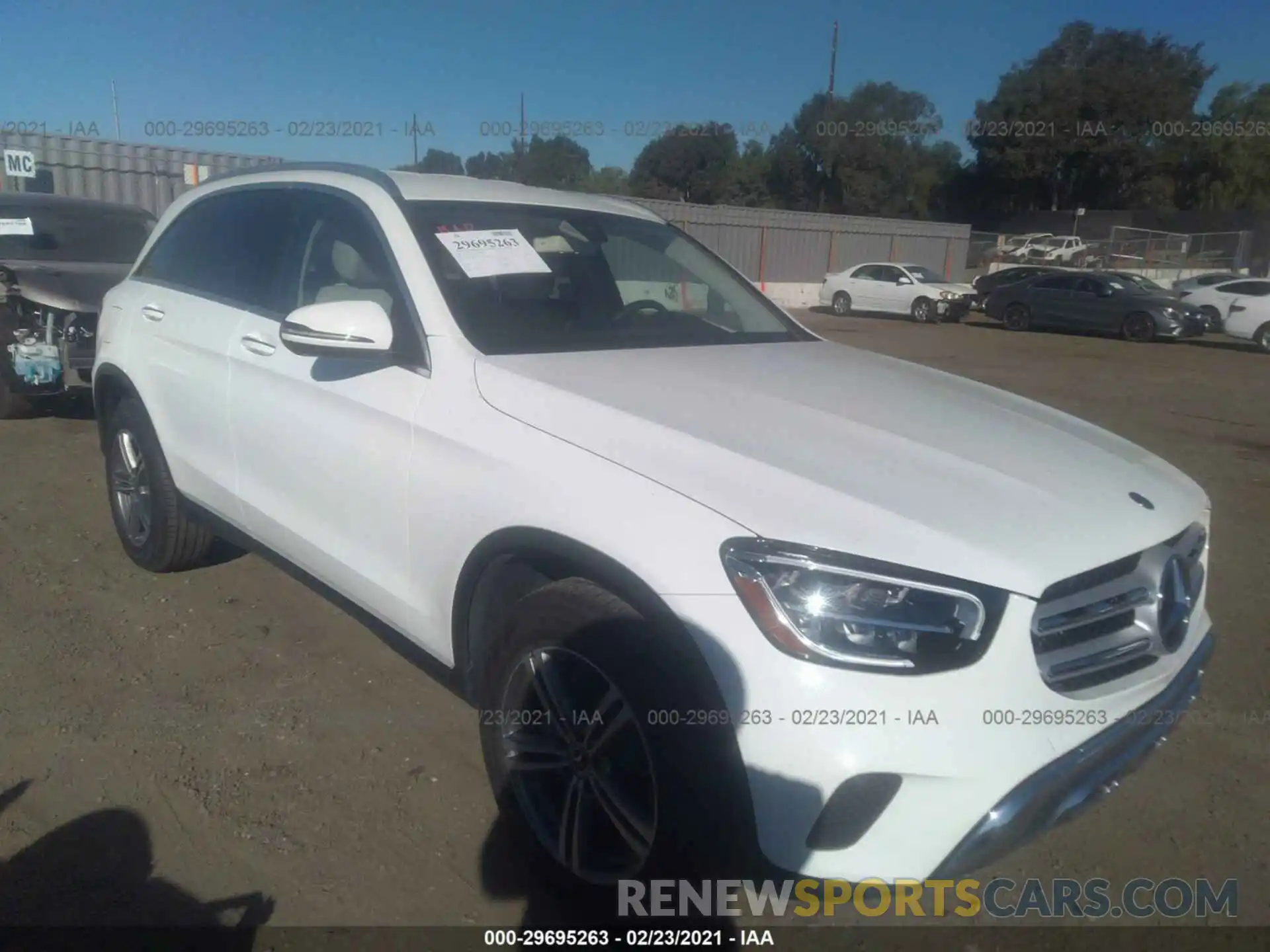 1 Photograph of a damaged car WDC0G8DB2LF676984 MERCEDES-BENZ GLC 2020