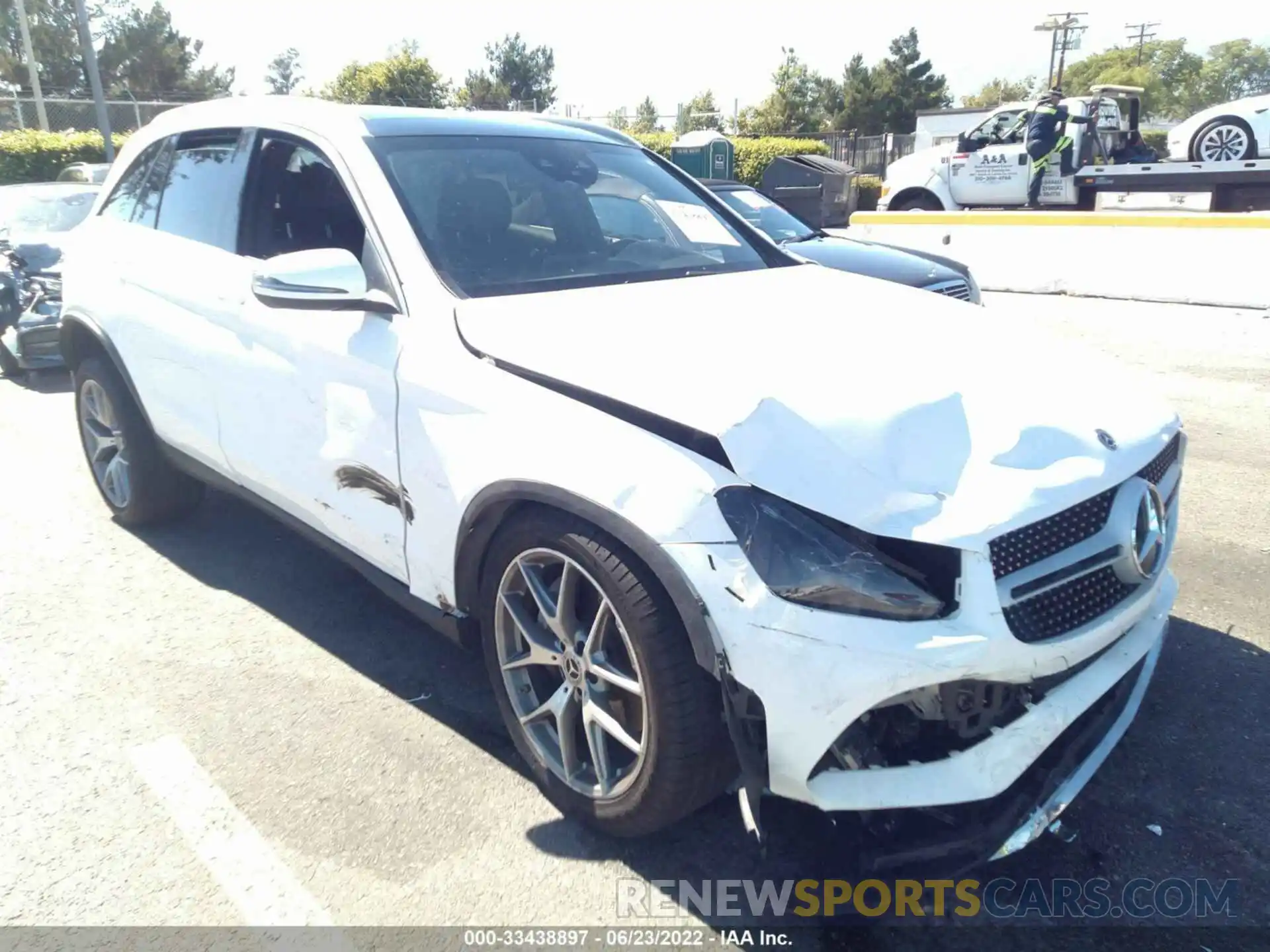 1 Photograph of a damaged car WDC0G8DB4LF718359 MERCEDES-BENZ GLC 2020