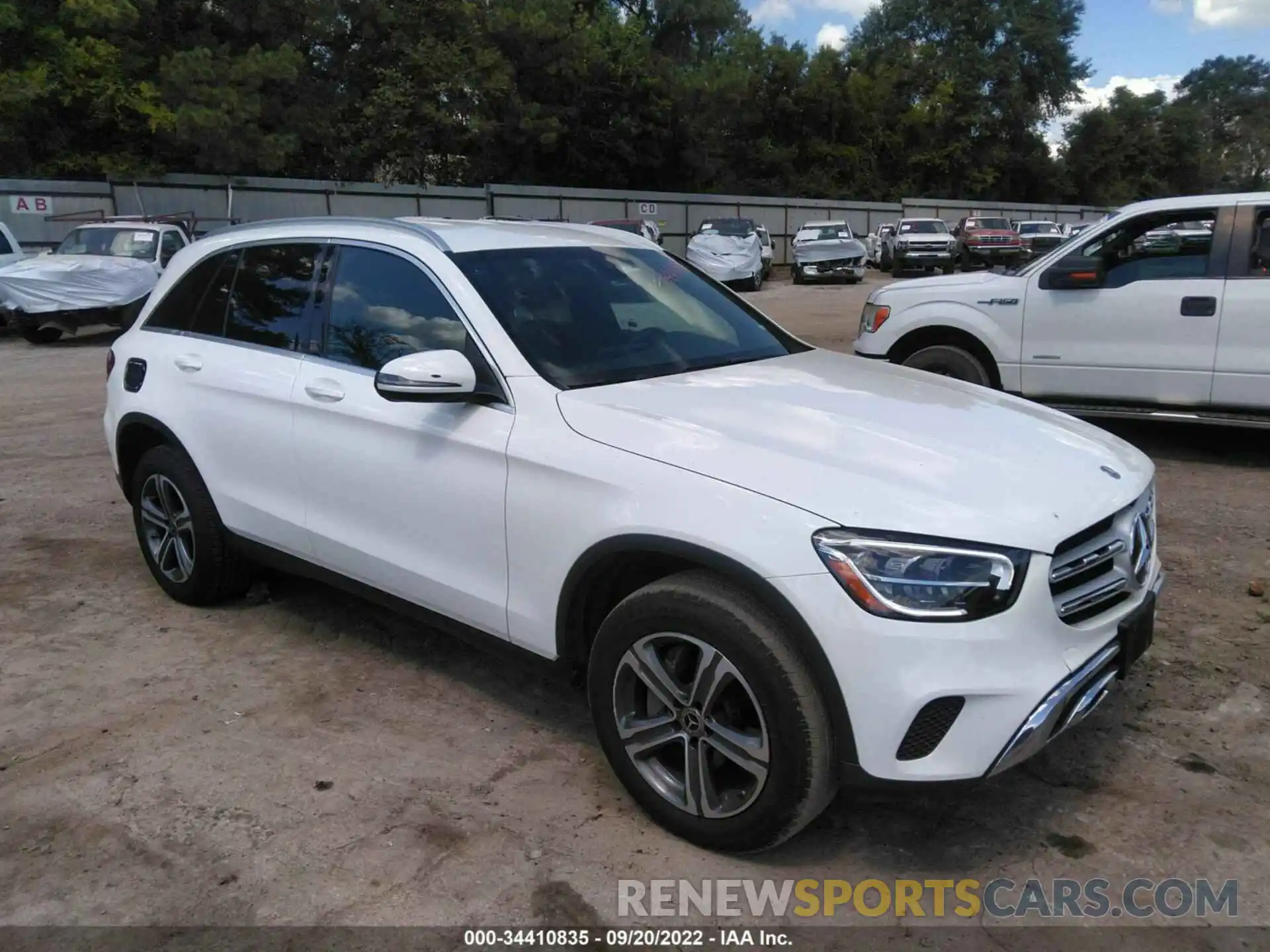 1 Photograph of a damaged car WDC0G8DBXLF740236 MERCEDES-BENZ GLC 2020