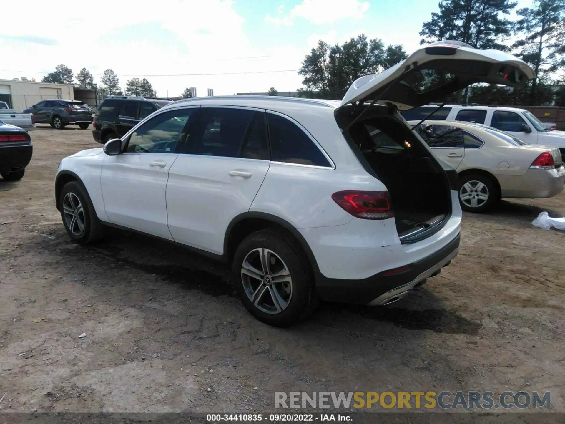 3 Photograph of a damaged car WDC0G8DBXLF740236 MERCEDES-BENZ GLC 2020