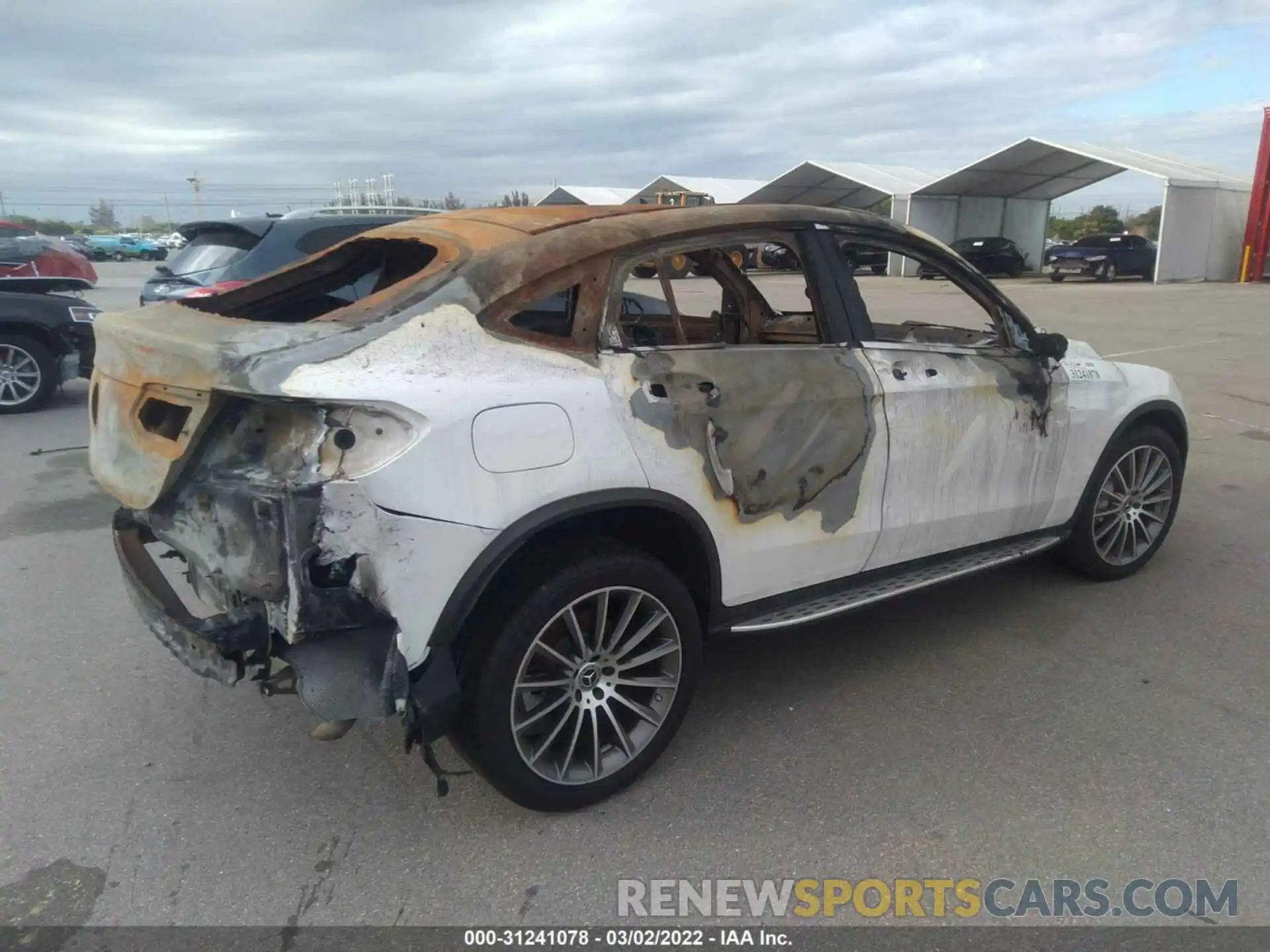 4 Photograph of a damaged car WDC0J8EB1LF686356 MERCEDES-BENZ GLC 2020