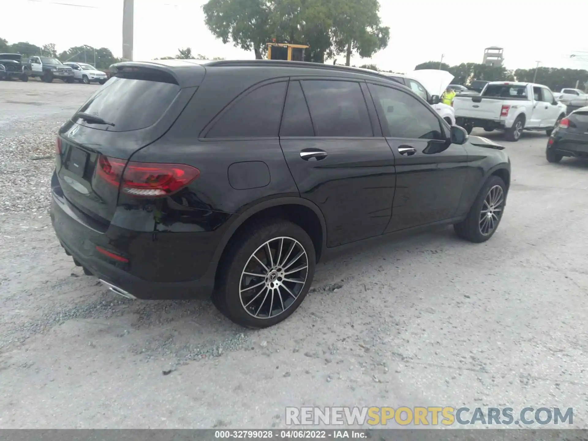 4 Photograph of a damaged car W1N0G8DB5MV265214 MERCEDES-BENZ GLC 2021