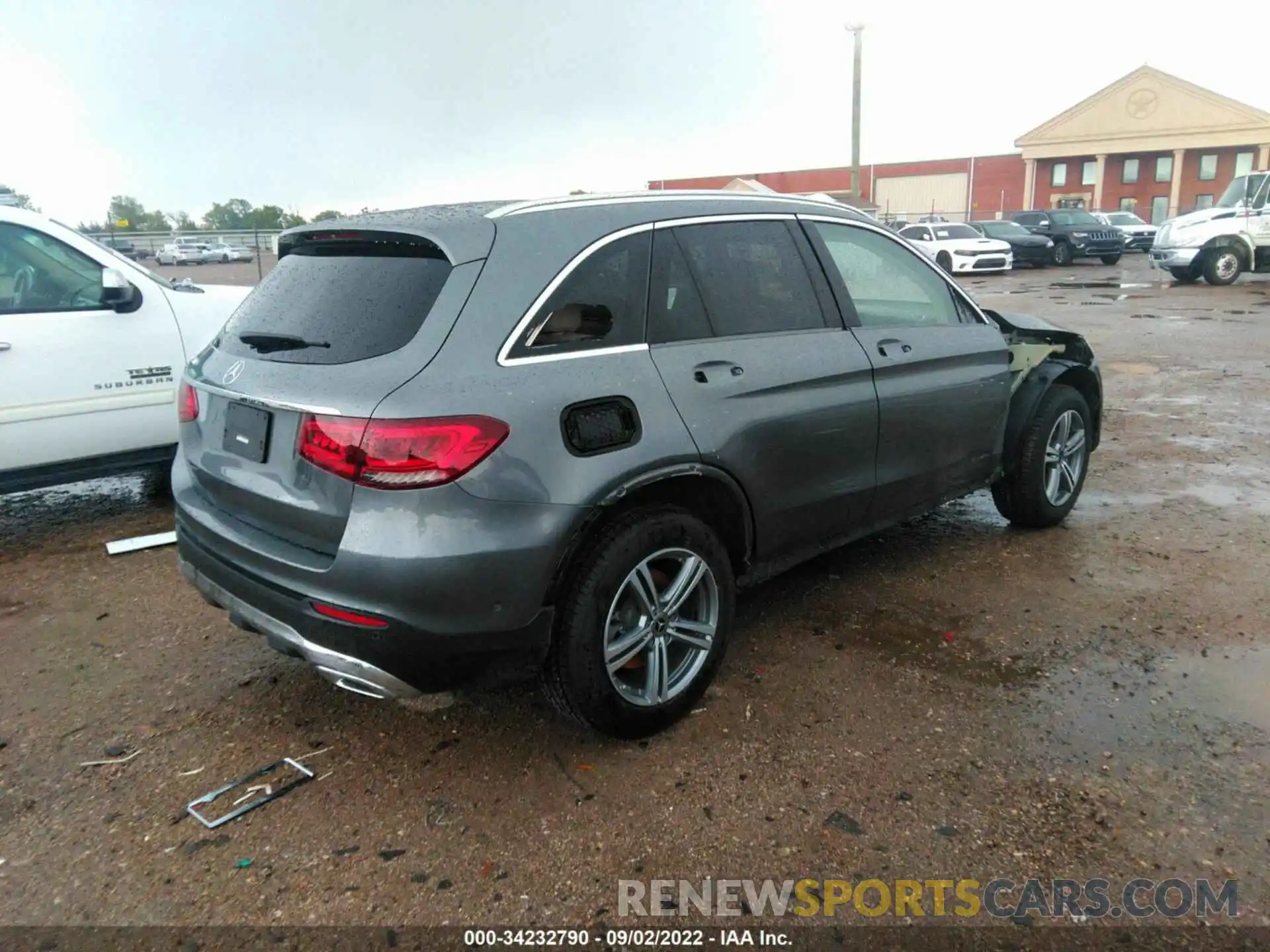 4 Photograph of a damaged car W1N0G8DB5MV272860 MERCEDES-BENZ GLC 2021