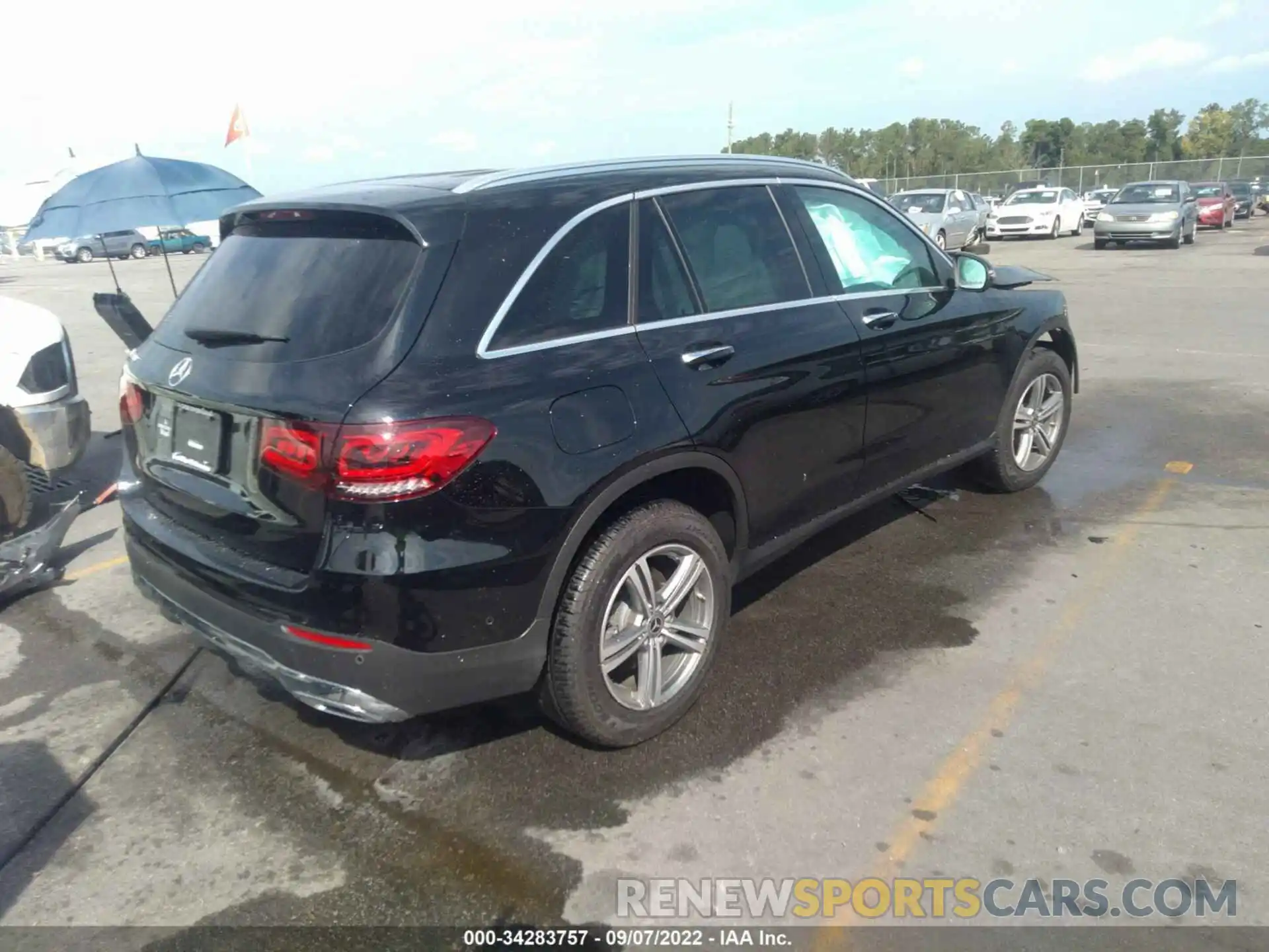 4 Photograph of a damaged car W1N0G8DB0NV352830 MERCEDES-BENZ GLC 2022