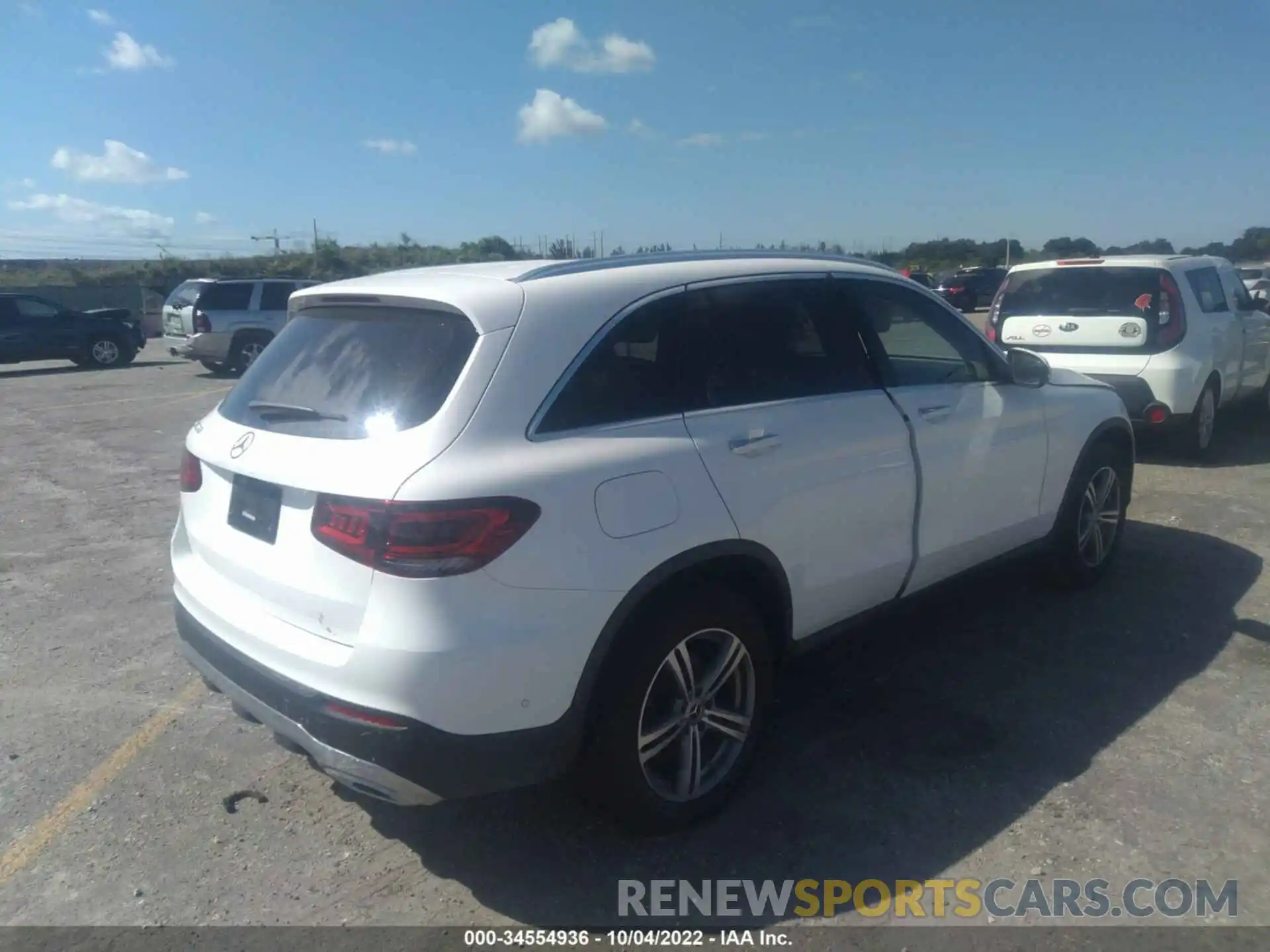 4 Photograph of a damaged car W1N0G8DB7NV326385 MERCEDES-BENZ GLC 2022