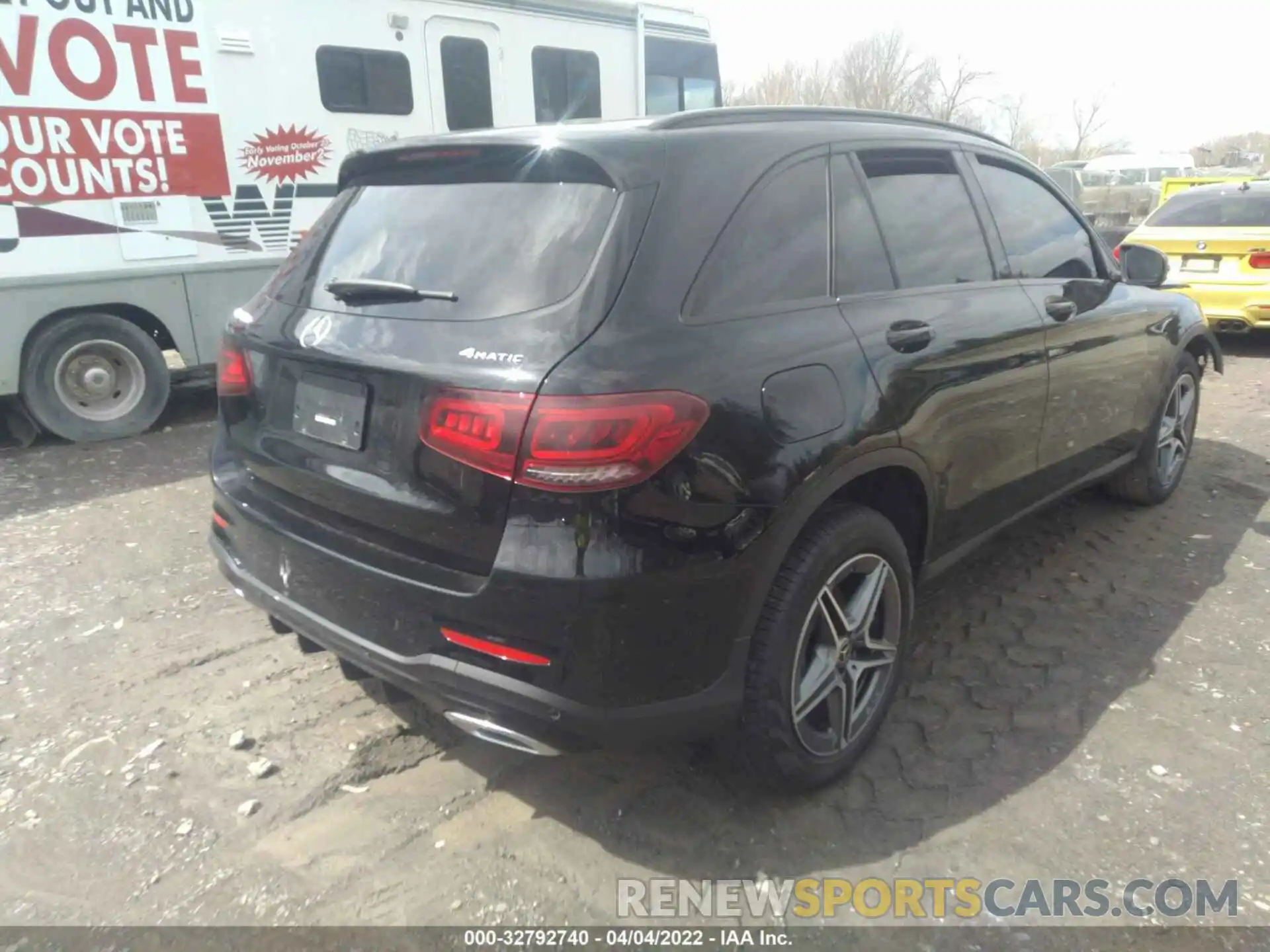 4 Photograph of a damaged car W1N0G8EB3NV329332 MERCEDES-BENZ GLC 2022