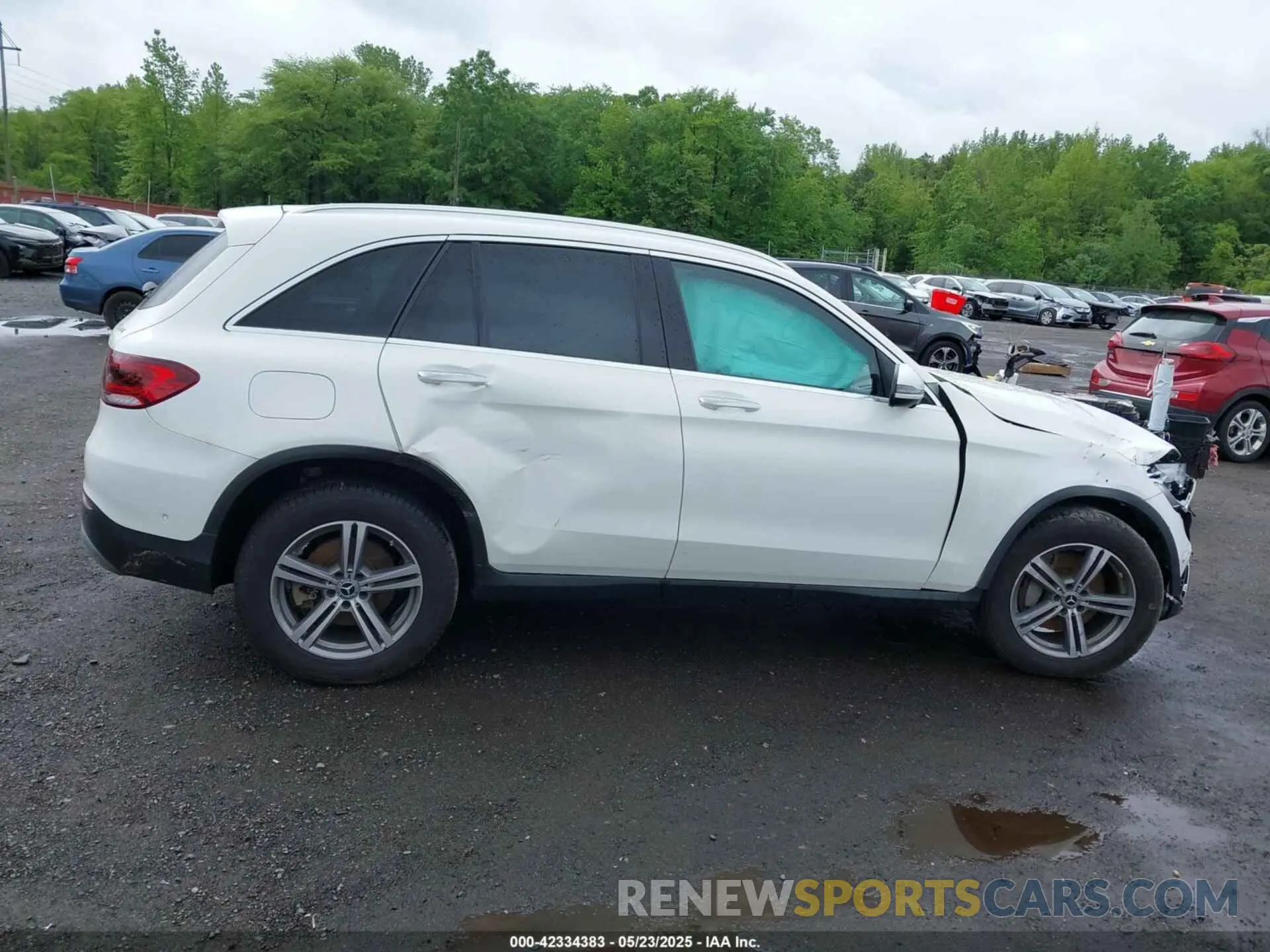 13 Photograph of a damaged car W1N0G8EB4NV342798 MERCEDES-BENZ GLC 2022