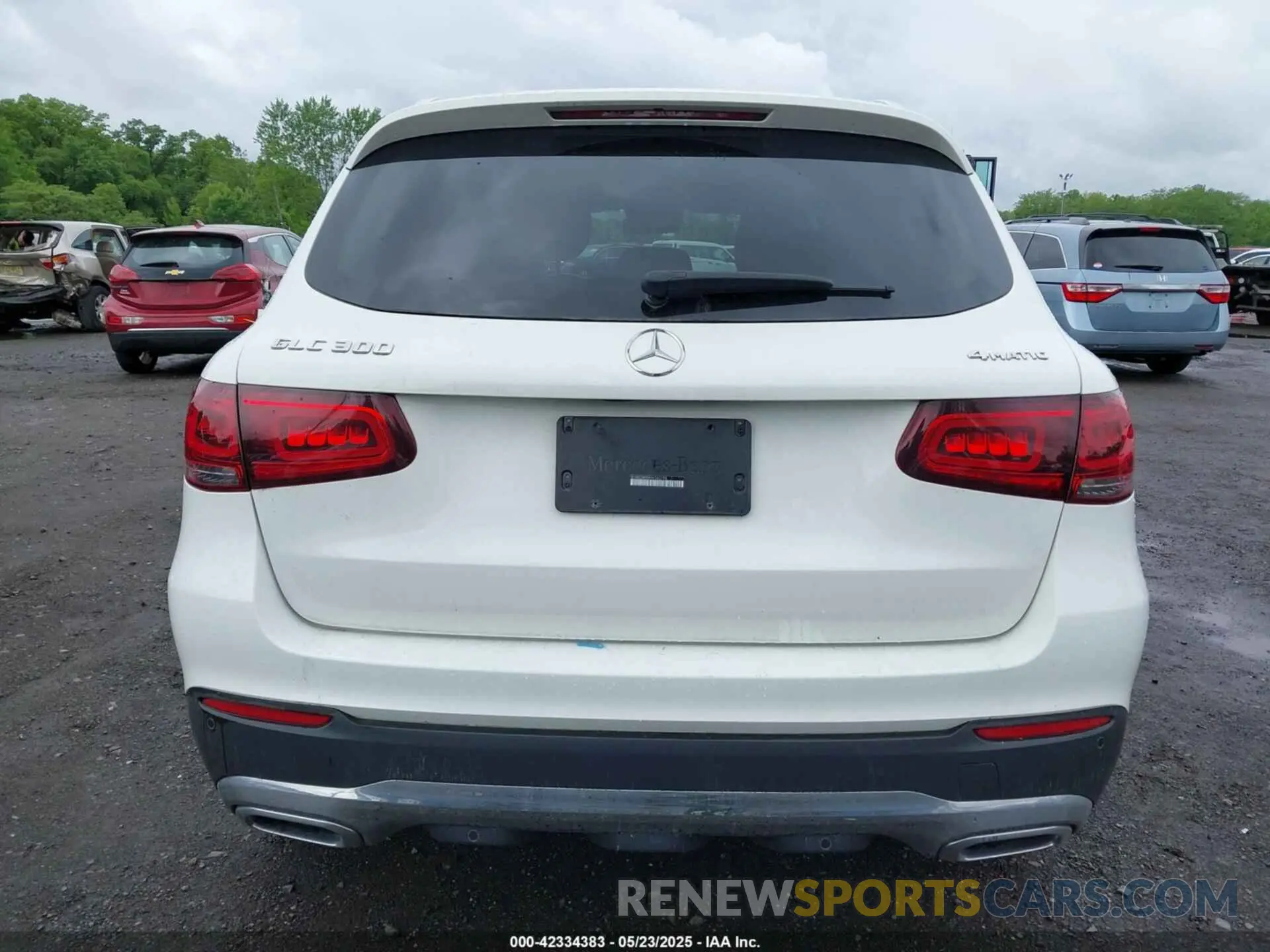 16 Photograph of a damaged car W1N0G8EB4NV342798 MERCEDES-BENZ GLC 2022
