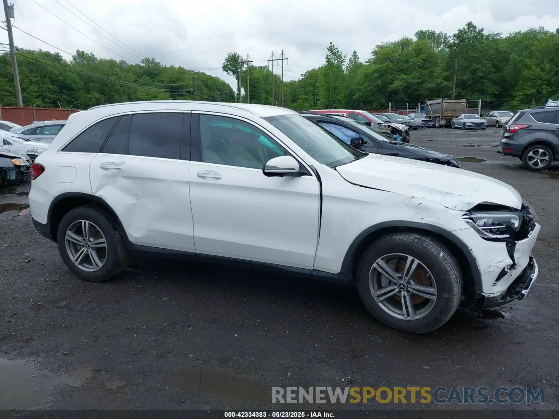 17 Photograph of a damaged car W1N0G8EB4NV342798 MERCEDES-BENZ GLC 2022
