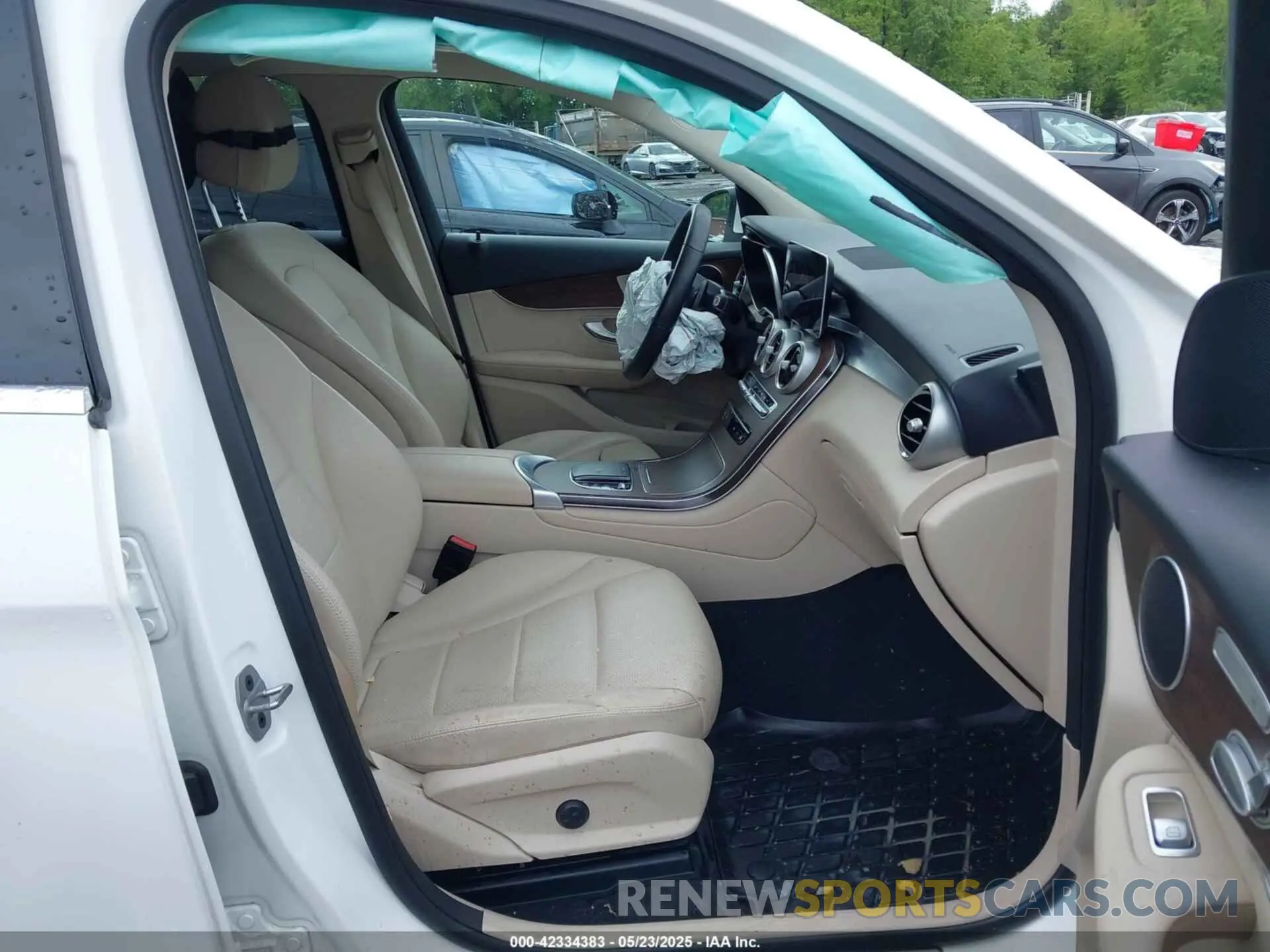 5 Photograph of a damaged car W1N0G8EB4NV342798 MERCEDES-BENZ GLC 2022