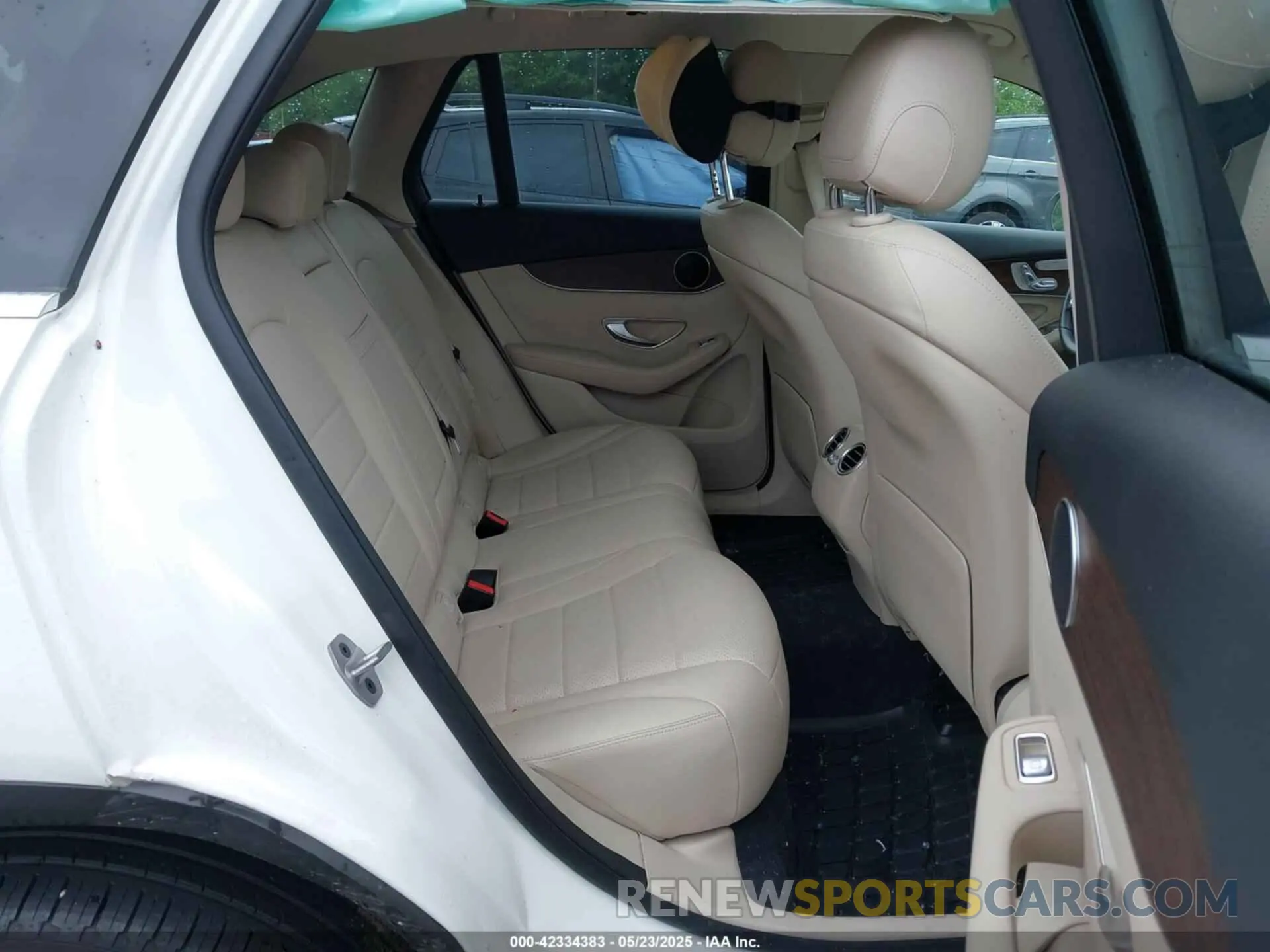 8 Photograph of a damaged car W1N0G8EB4NV342798 MERCEDES-BENZ GLC 2022