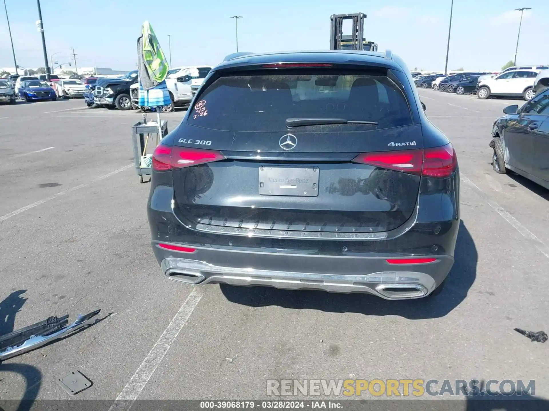 17 Photograph of a damaged car W1NKM4HB4RF100986 MERCEDES-BENZ GLC 2024