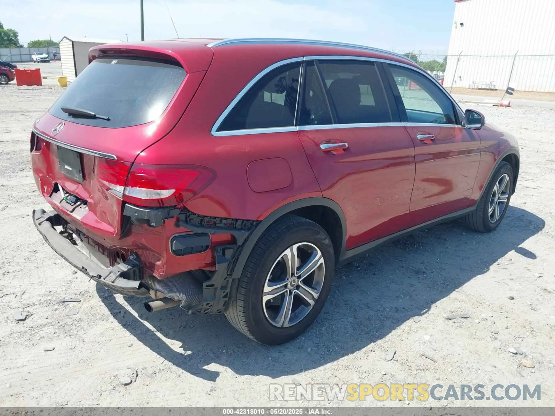 4 Photograph of a damaged car WDC0G4JB0KF657118 MERCEDES-BENZ GLC 300 2019