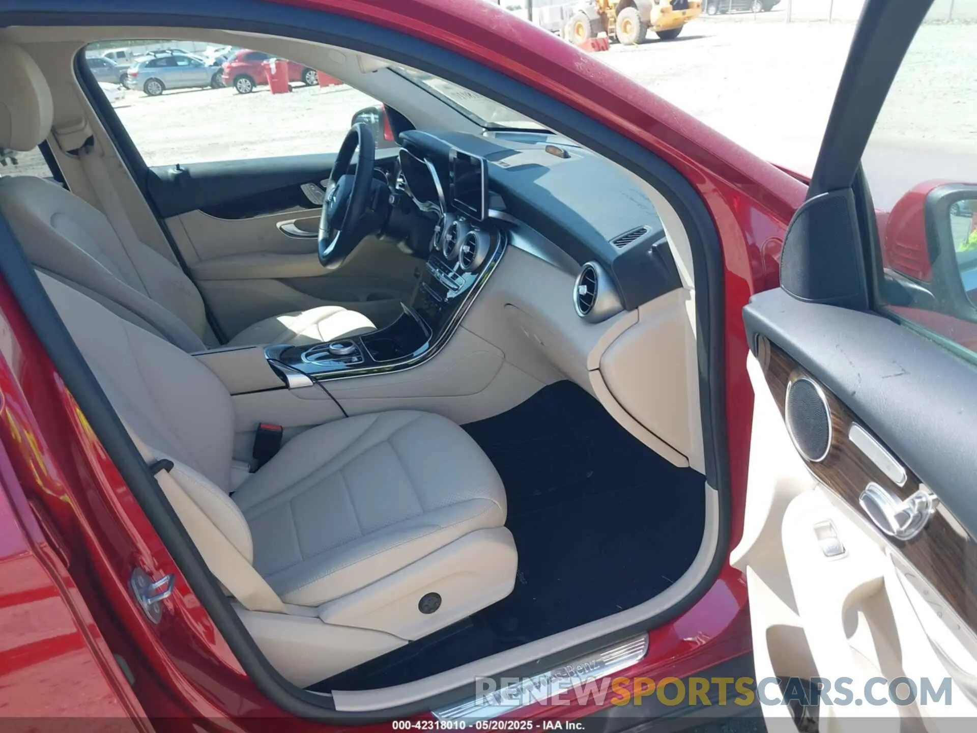 5 Photograph of a damaged car WDC0G4JB0KF657118 MERCEDES-BENZ GLC 300 2019