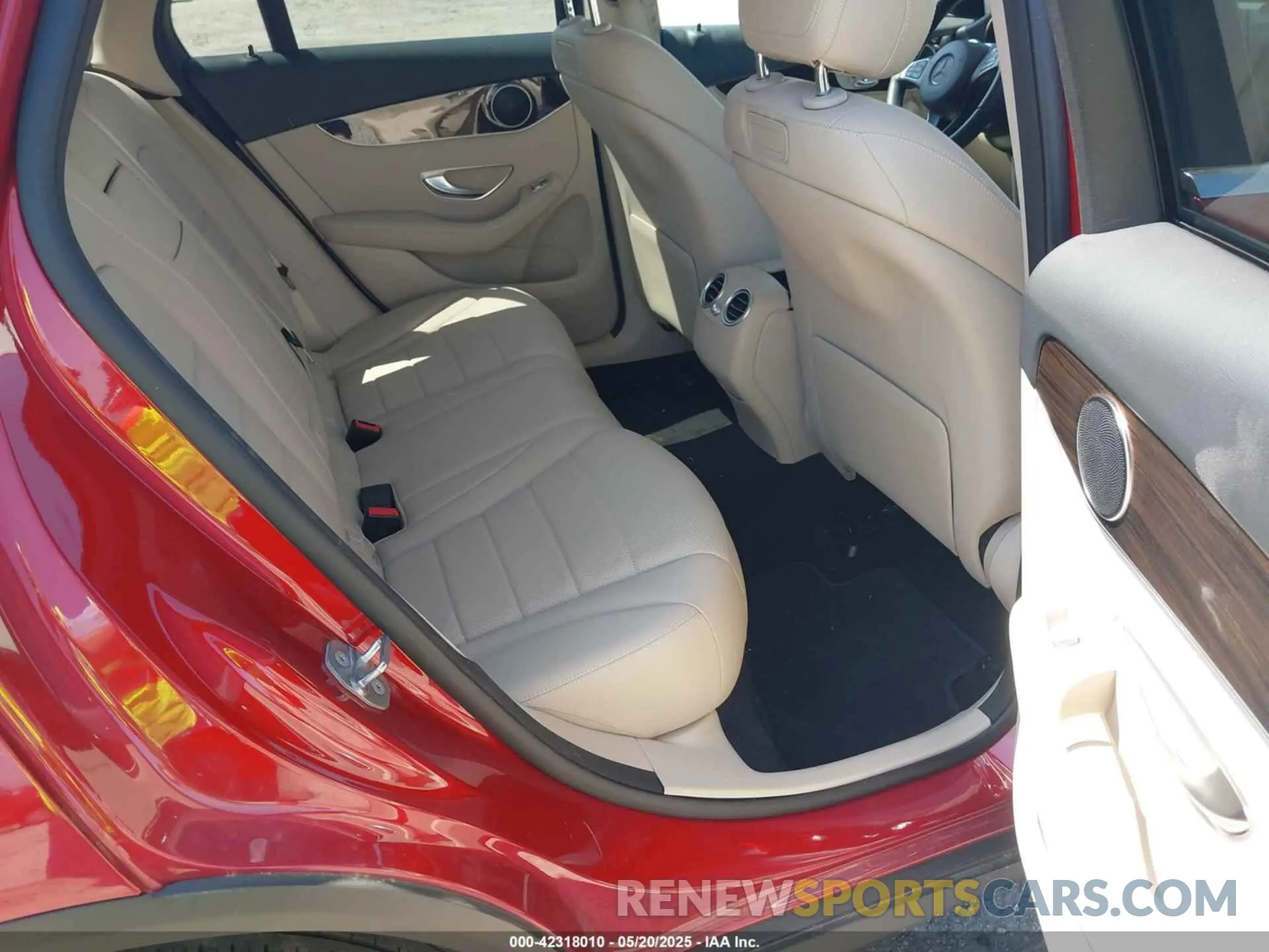 8 Photograph of a damaged car WDC0G4JB0KF657118 MERCEDES-BENZ GLC 300 2019