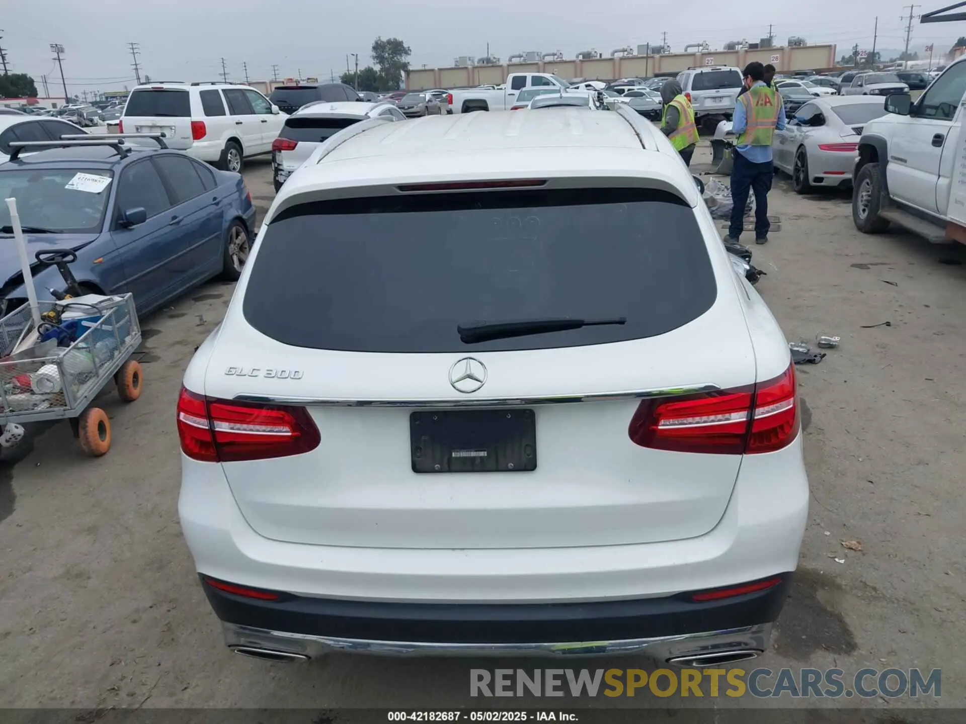 17 Photograph of a damaged car WDC0G4JB0KF669334 MERCEDES-BENZ GLC 300 2019