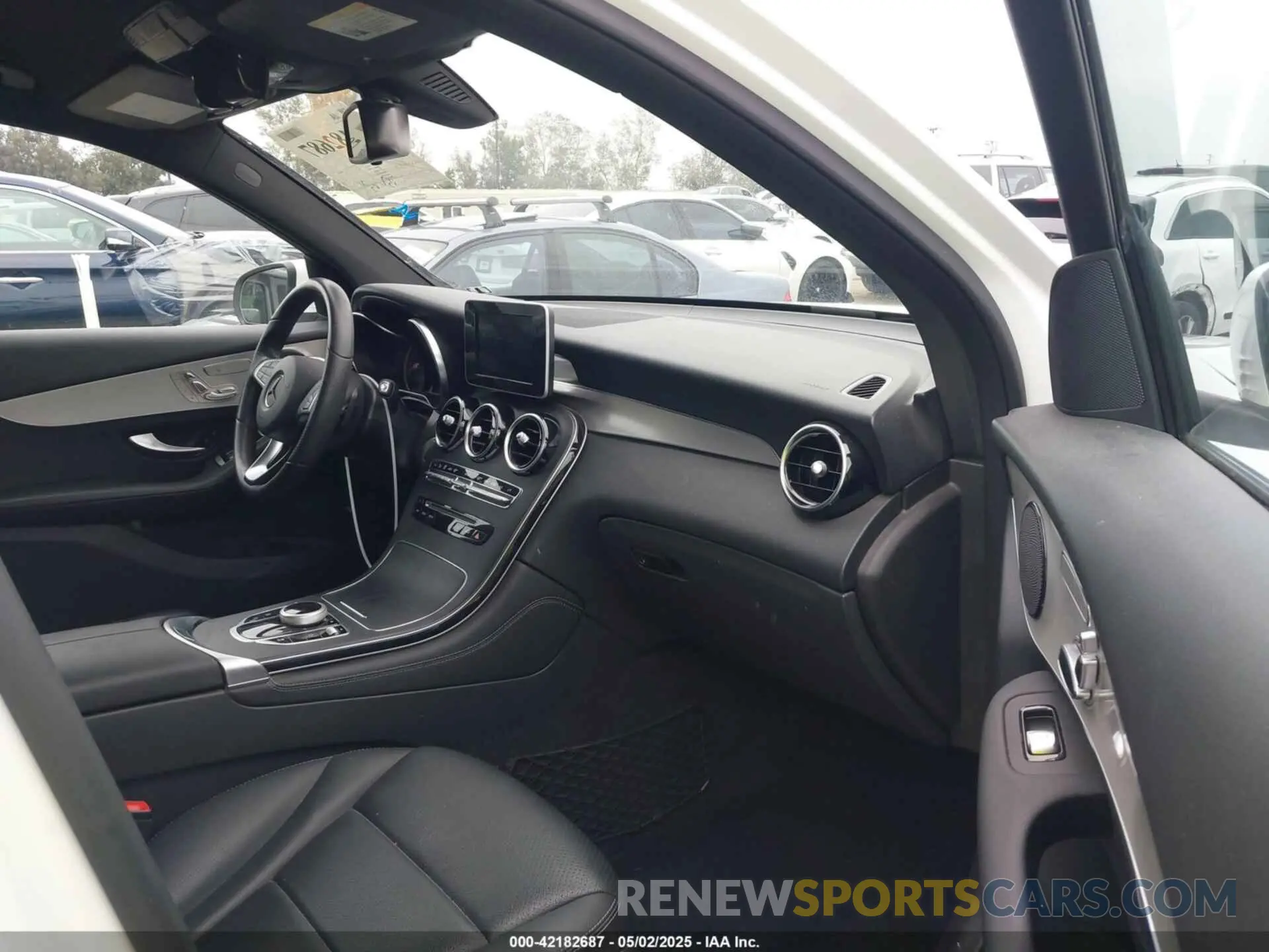 5 Photograph of a damaged car WDC0G4JB0KF669334 MERCEDES-BENZ GLC 300 2019
