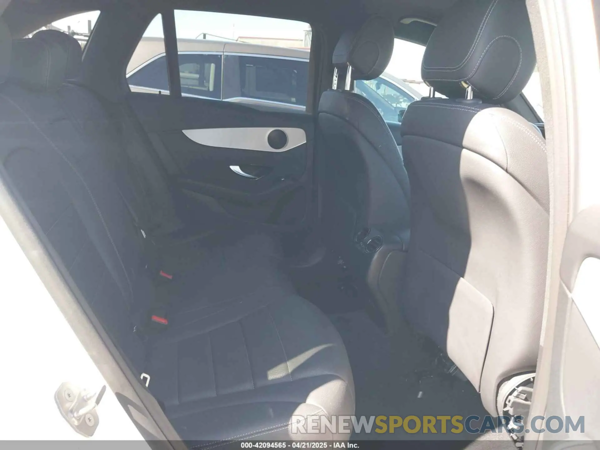 8 Photograph of a damaged car WDC0G4JB0KV172130 MERCEDES-BENZ GLC 300 2019