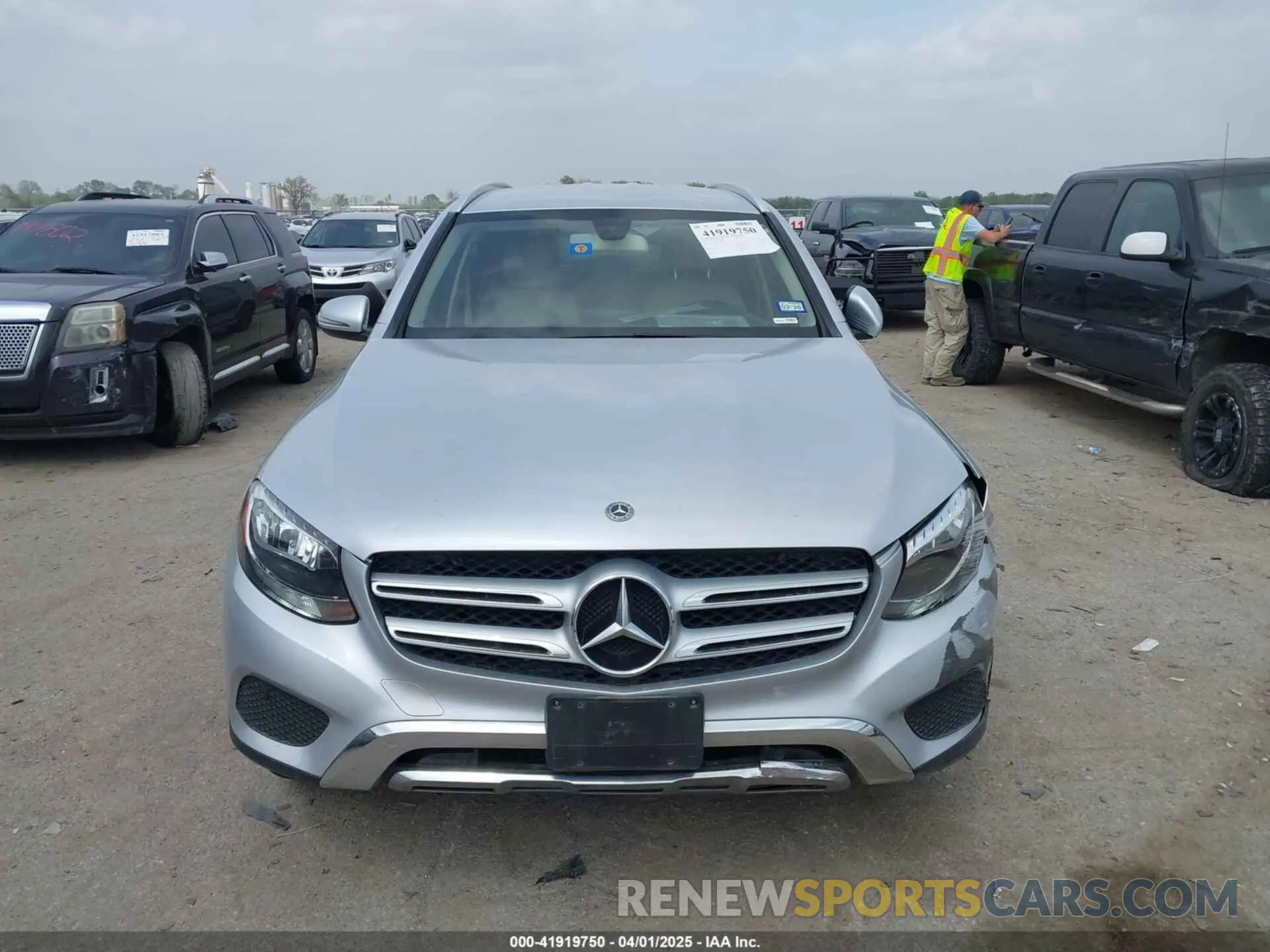 12 Photograph of a damaged car WDC0G4JB1KF655457 MERCEDES-BENZ GLC 300 2019