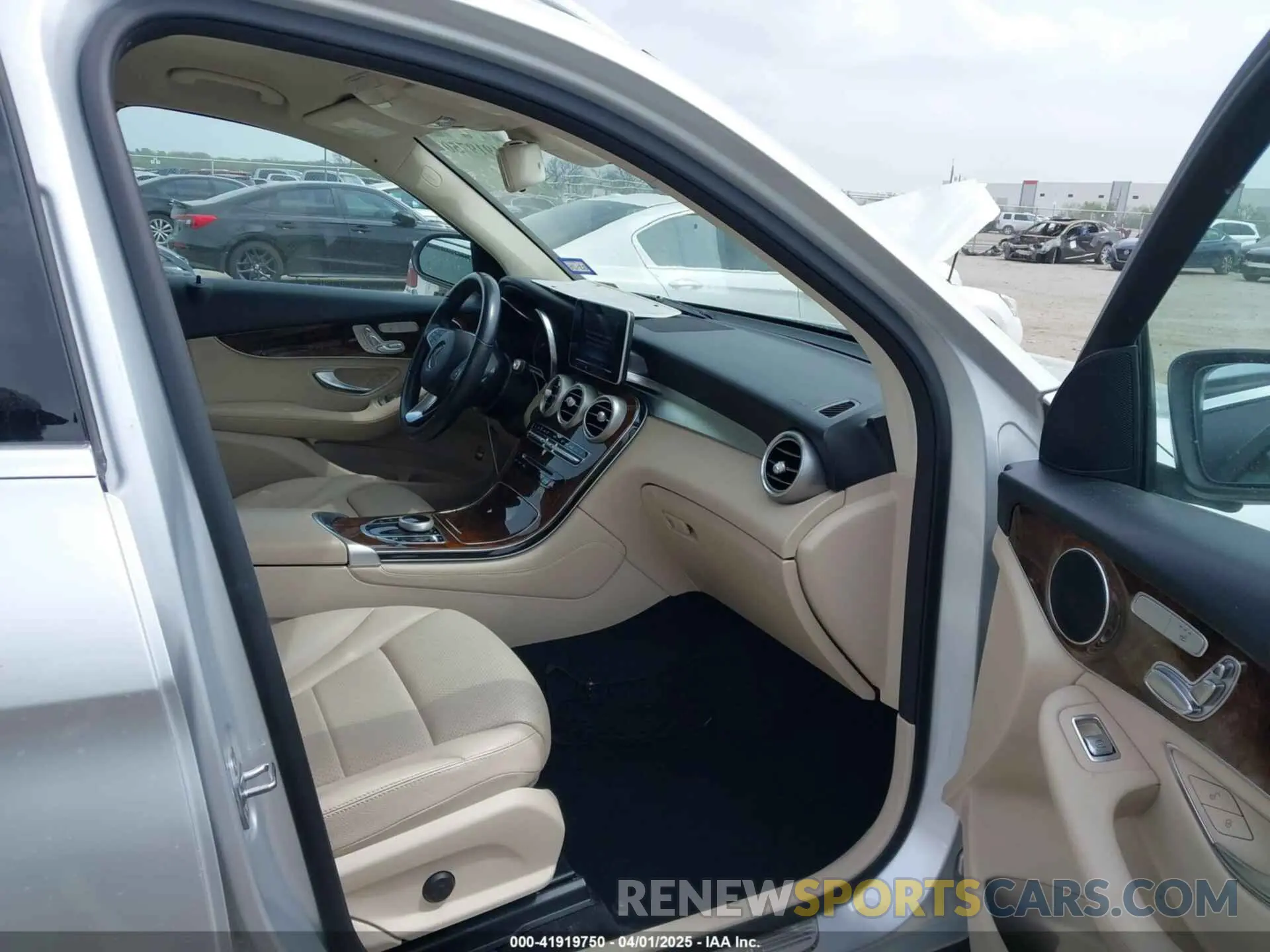 5 Photograph of a damaged car WDC0G4JB1KF655457 MERCEDES-BENZ GLC 300 2019