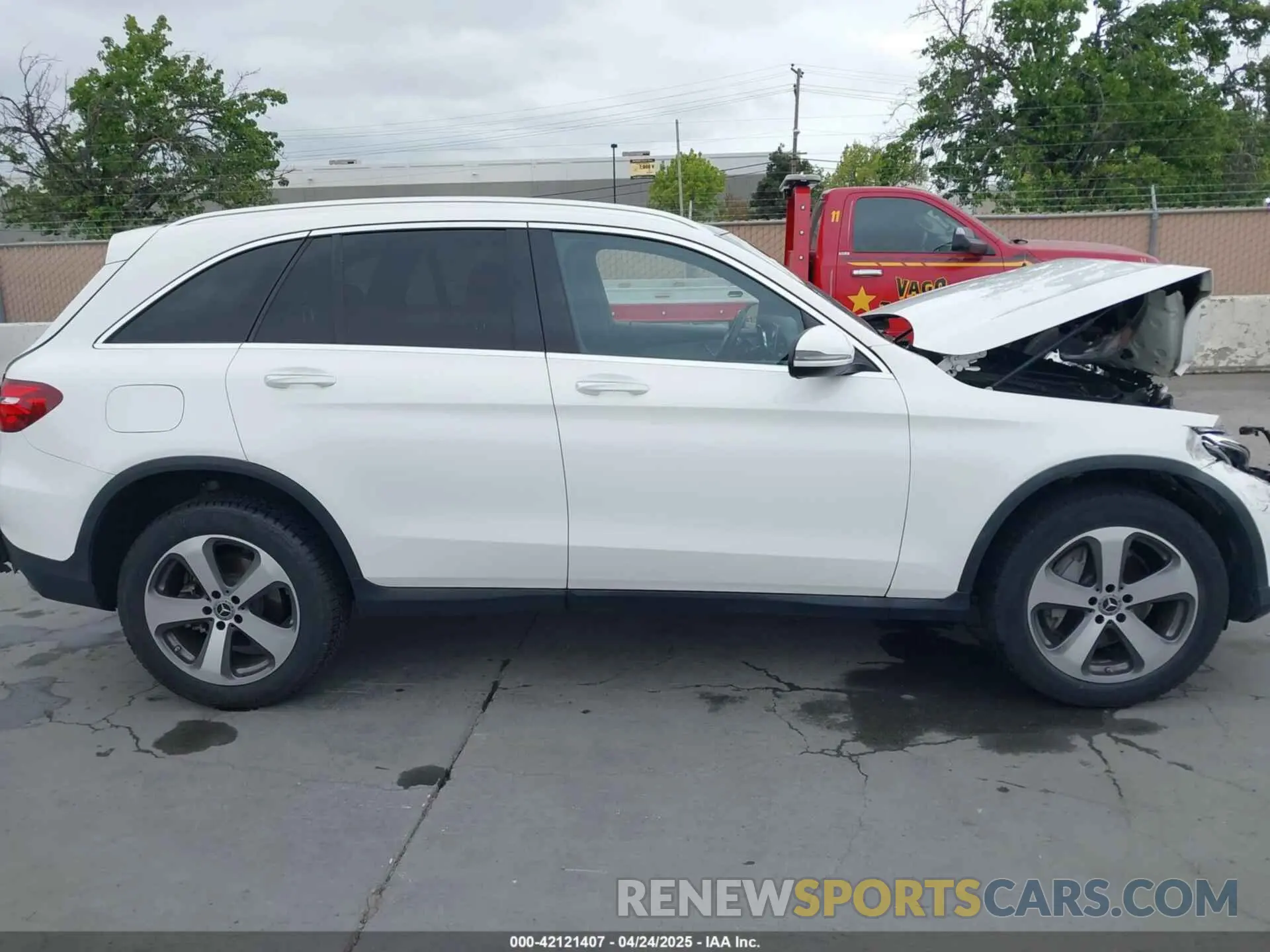 13 Photograph of a damaged car WDC0G4JB1KV136690 MERCEDES-BENZ GLC 300 2019