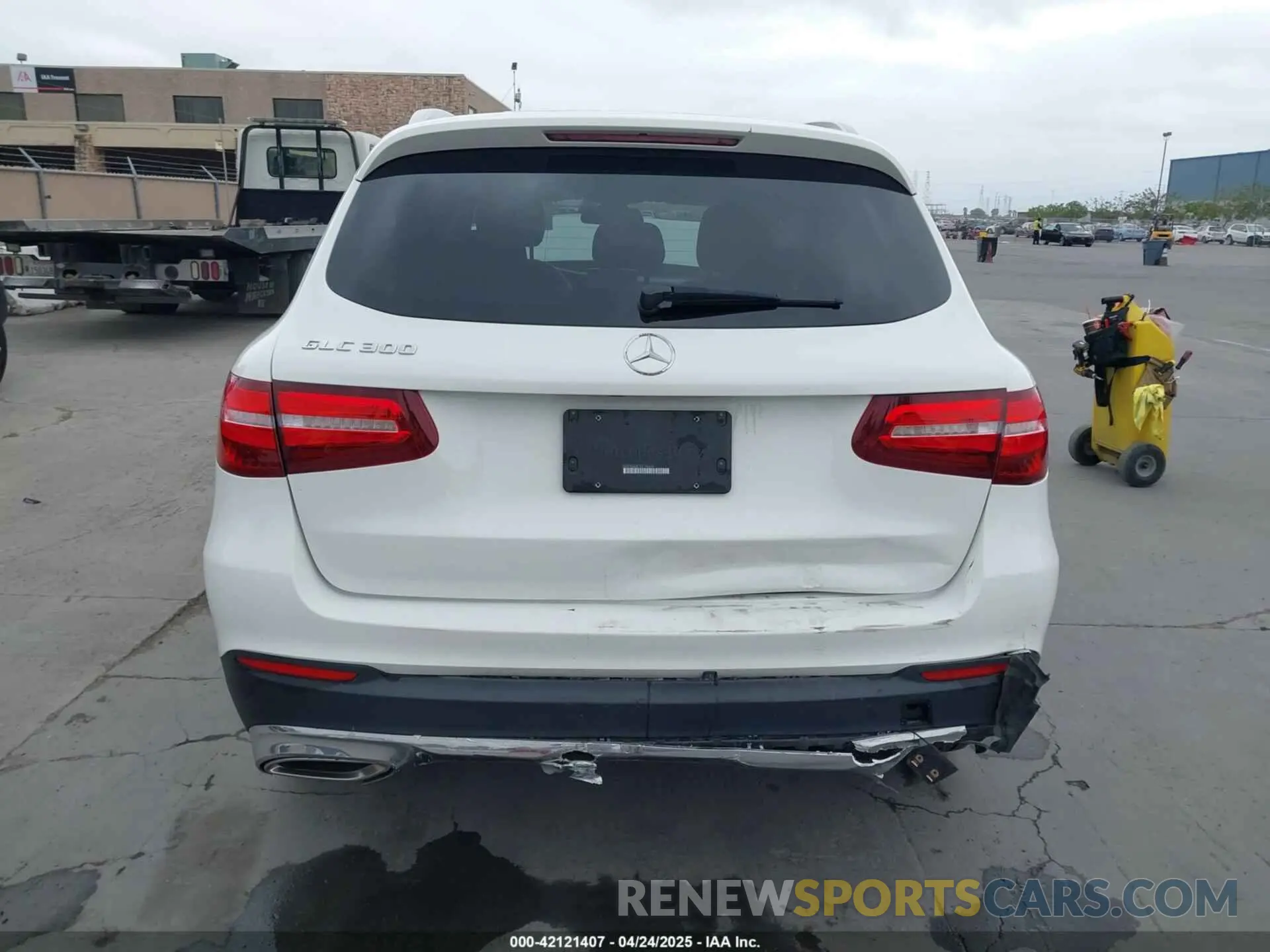 16 Photograph of a damaged car WDC0G4JB1KV136690 MERCEDES-BENZ GLC 300 2019