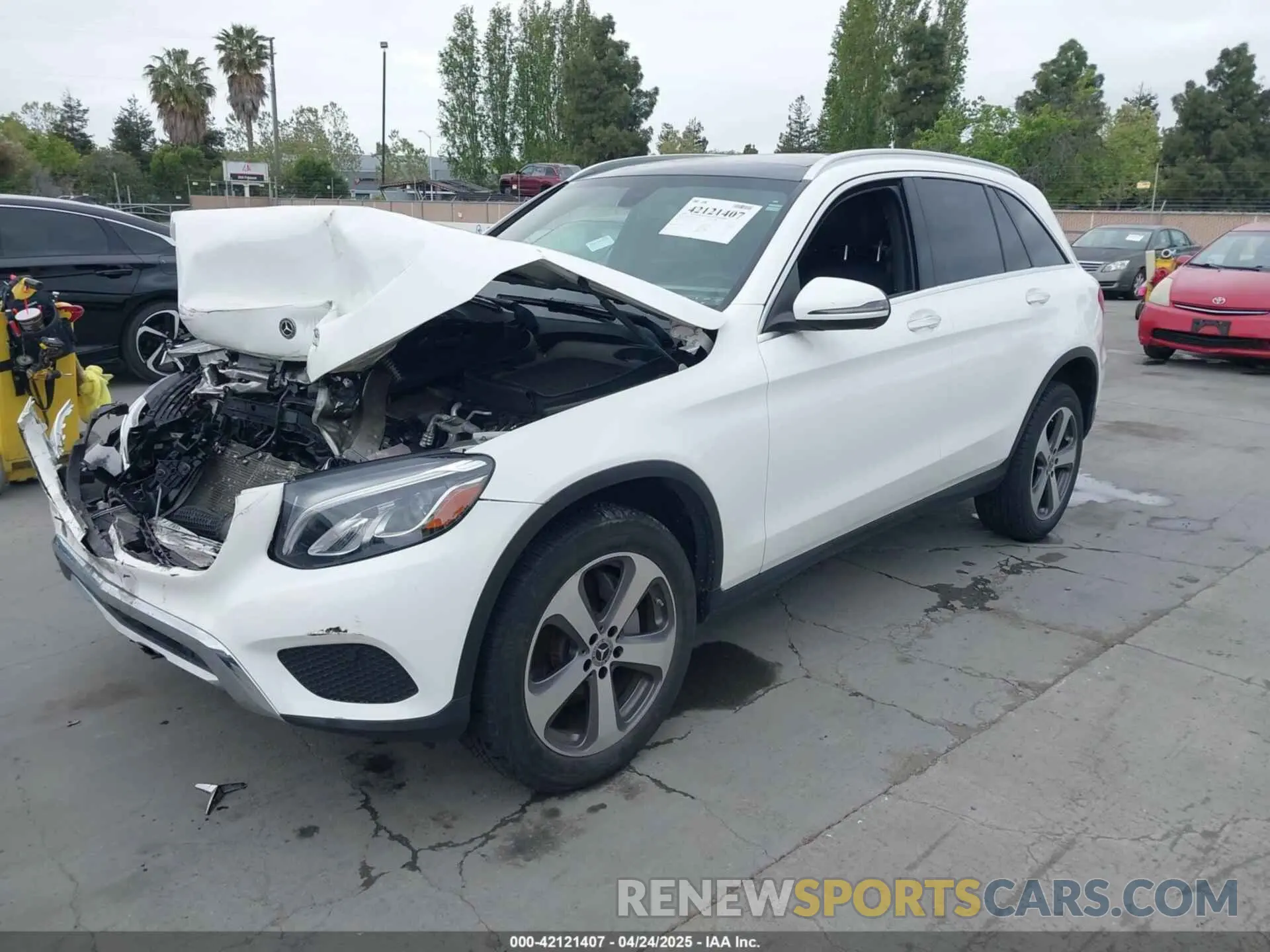 2 Photograph of a damaged car WDC0G4JB1KV136690 MERCEDES-BENZ GLC 300 2019