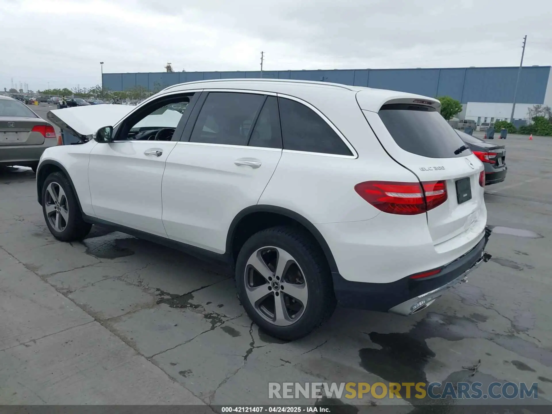 3 Photograph of a damaged car WDC0G4JB1KV136690 MERCEDES-BENZ GLC 300 2019