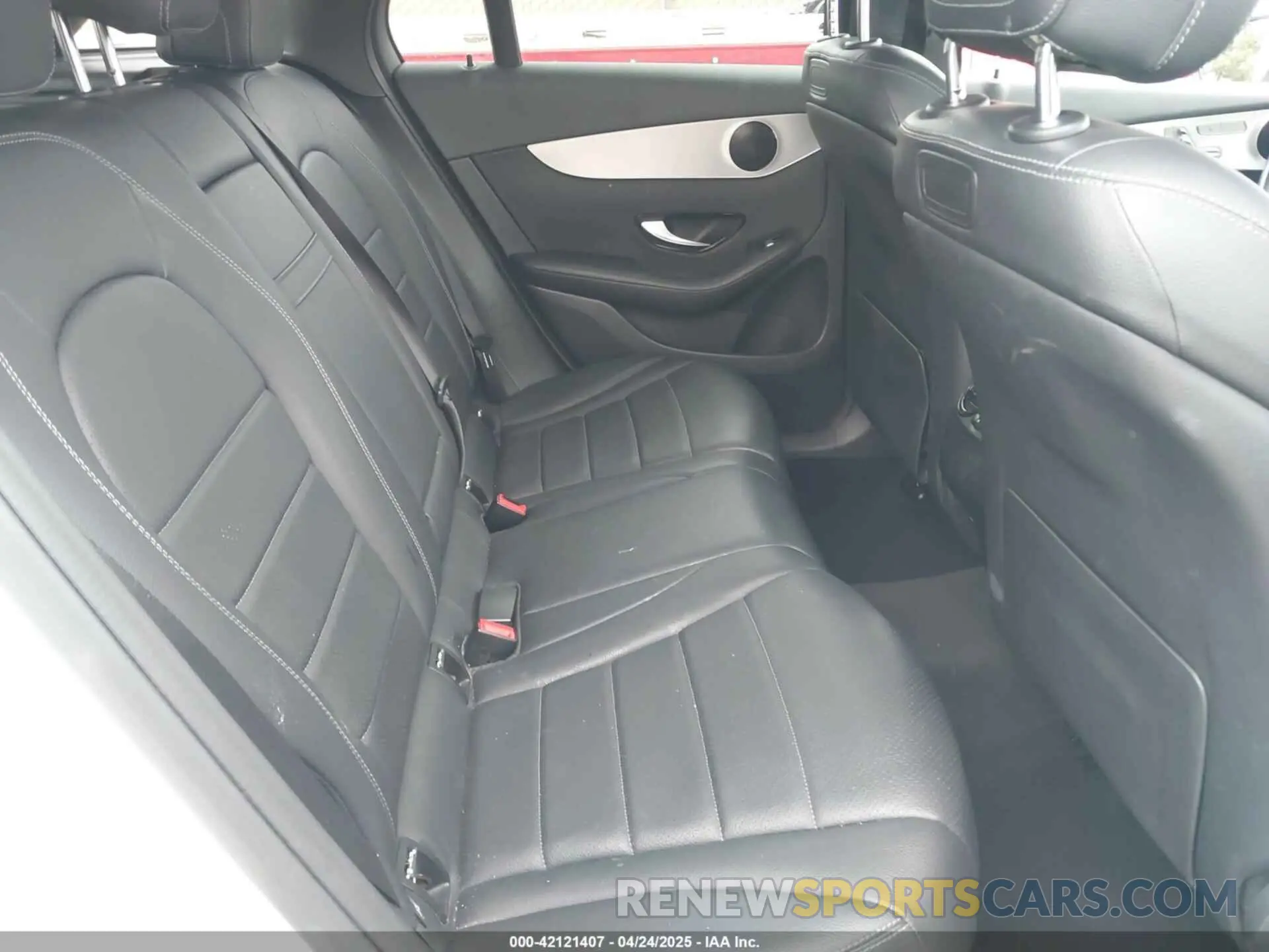 8 Photograph of a damaged car WDC0G4JB1KV136690 MERCEDES-BENZ GLC 300 2019