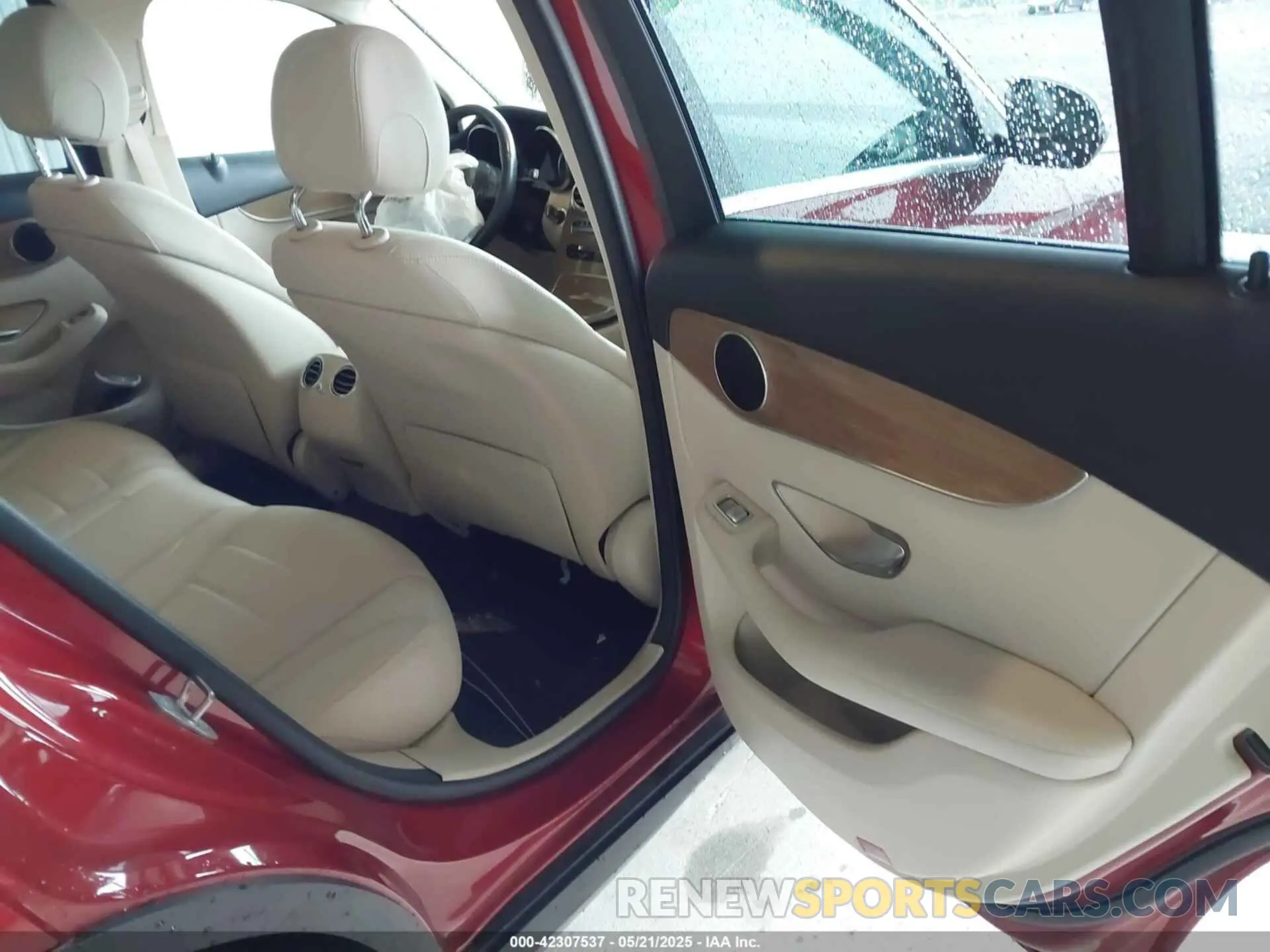 8 Photograph of a damaged car WDC0G4JB1KV139959 MERCEDES-BENZ GLC 300 2019