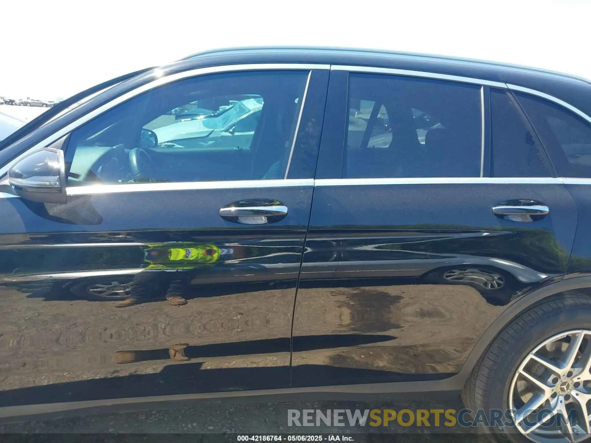 14 Photograph of a damaged car WDC0G4JB2KV126704 MERCEDES-BENZ GLC 300 2019