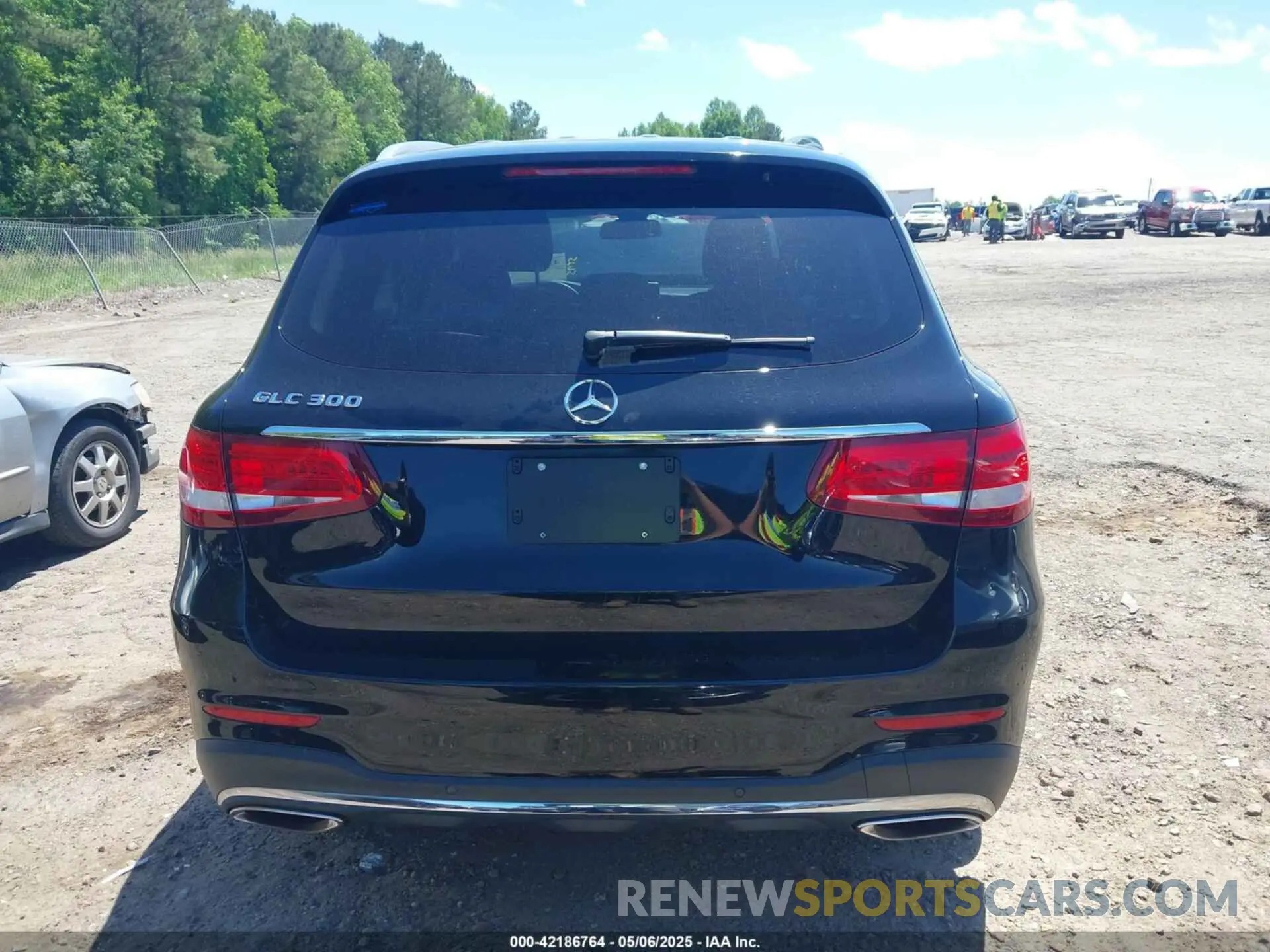 16 Photograph of a damaged car WDC0G4JB2KV126704 MERCEDES-BENZ GLC 300 2019