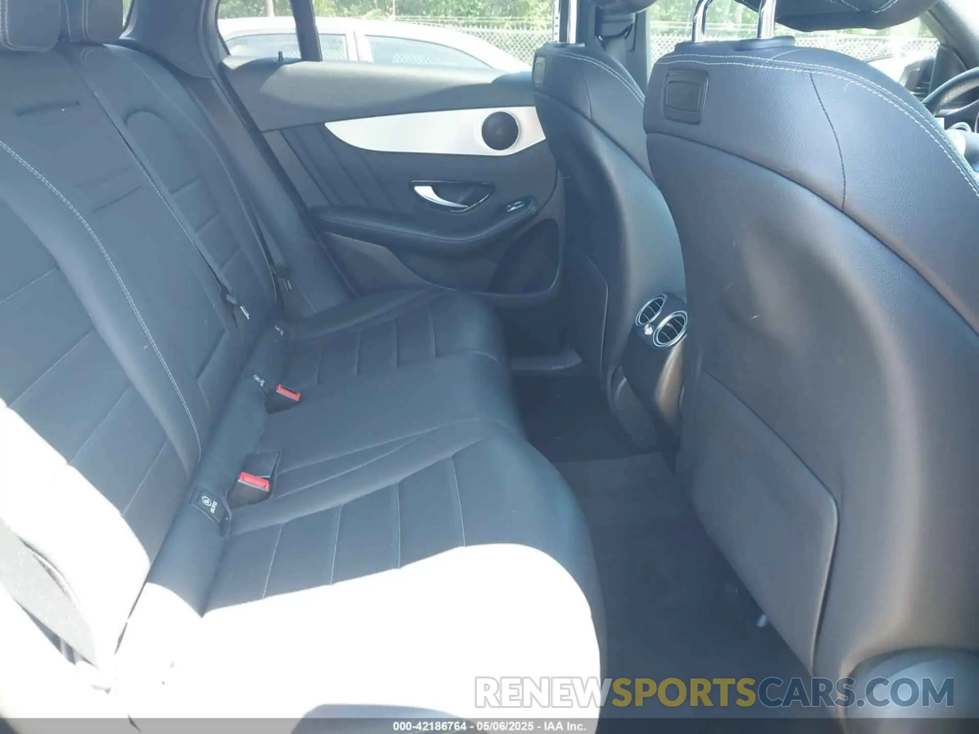 8 Photograph of a damaged car WDC0G4JB2KV126704 MERCEDES-BENZ GLC 300 2019