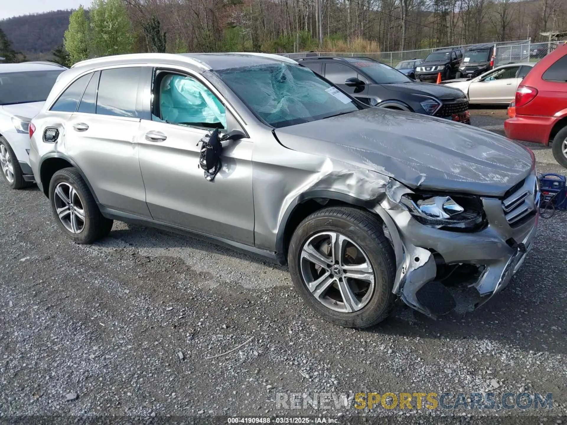1 Photograph of a damaged car WDC0G4JB2KV175112 MERCEDES-BENZ GLC 300 2019