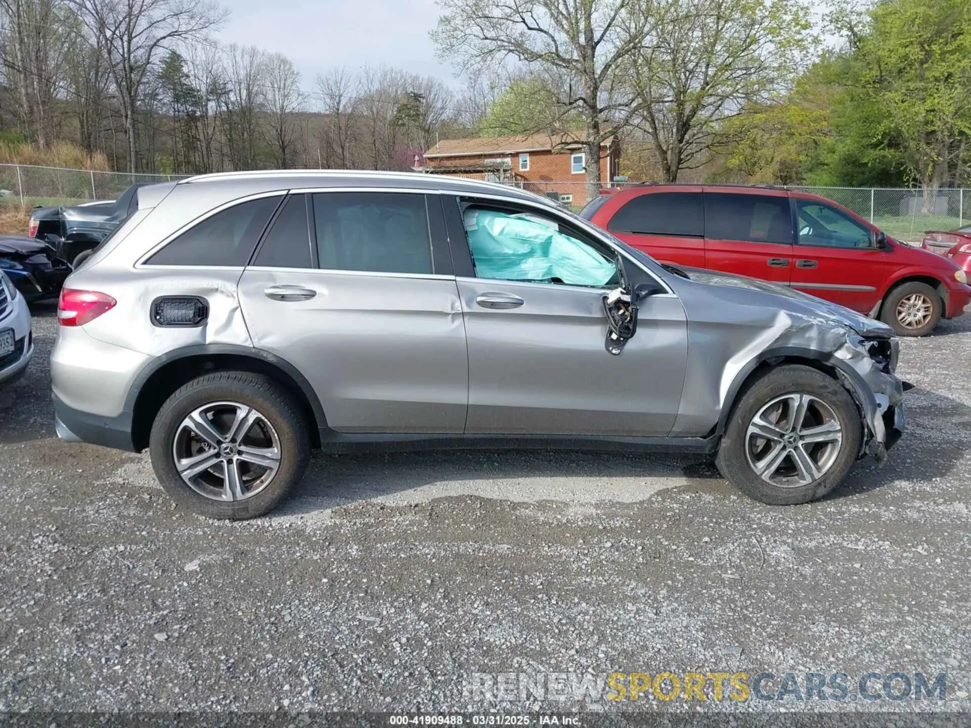 14 Photograph of a damaged car WDC0G4JB2KV175112 MERCEDES-BENZ GLC 300 2019