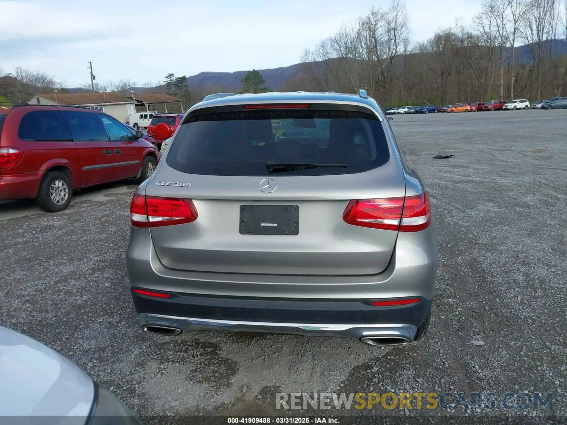 17 Photograph of a damaged car WDC0G4JB2KV175112 MERCEDES-BENZ GLC 300 2019