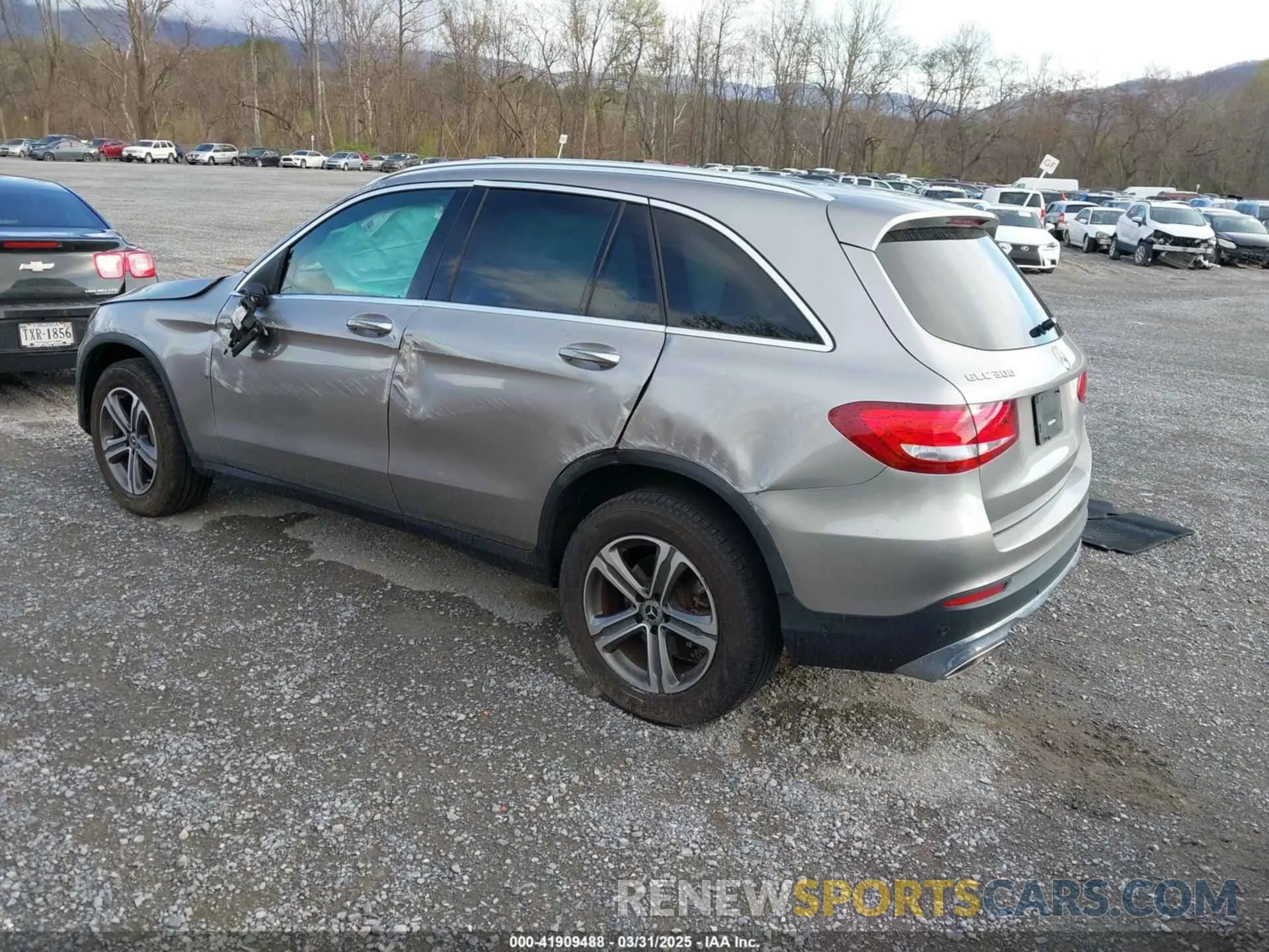 3 Photograph of a damaged car WDC0G4JB2KV175112 MERCEDES-BENZ GLC 300 2019