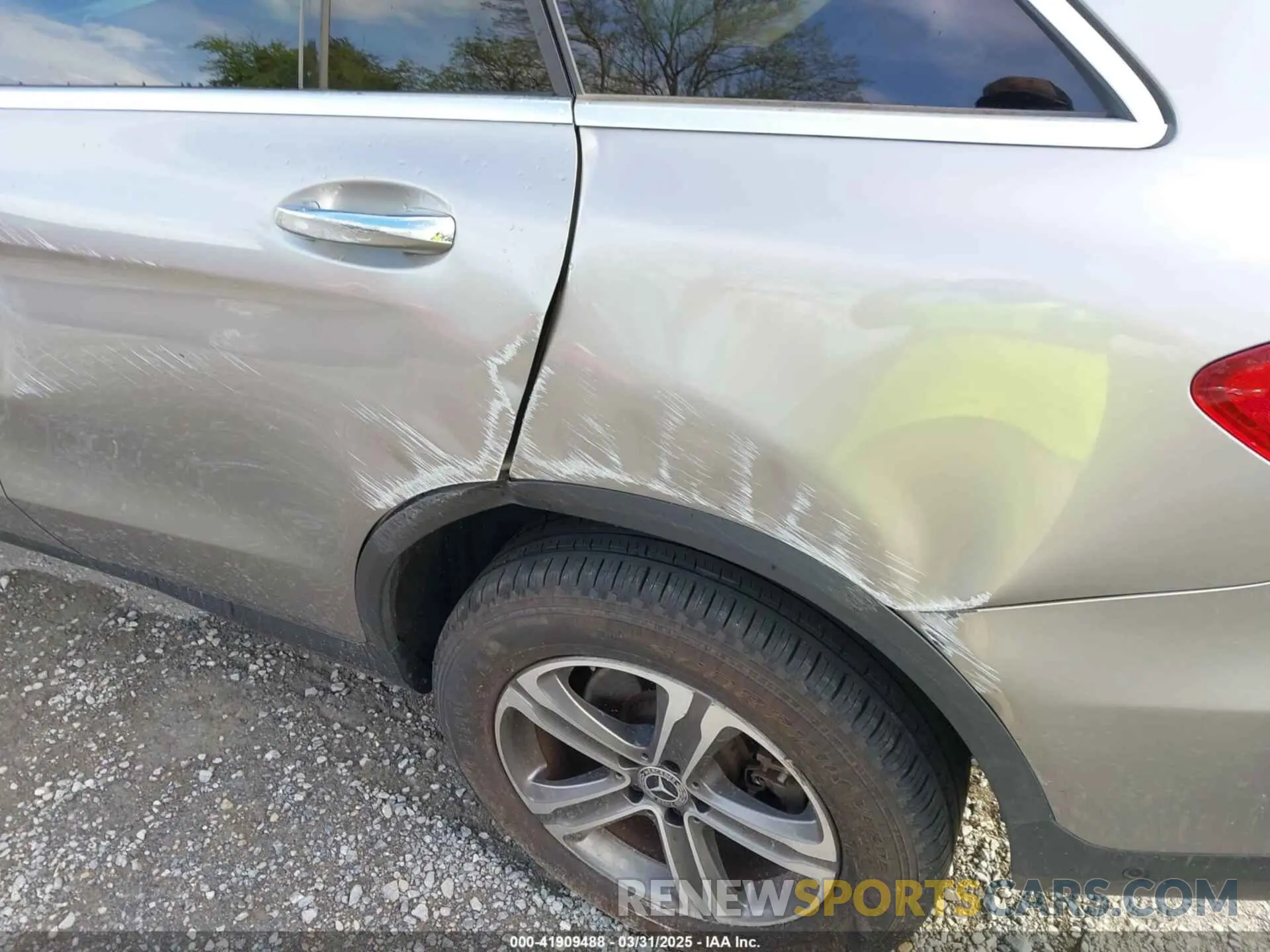 6 Photograph of a damaged car WDC0G4JB2KV175112 MERCEDES-BENZ GLC 300 2019