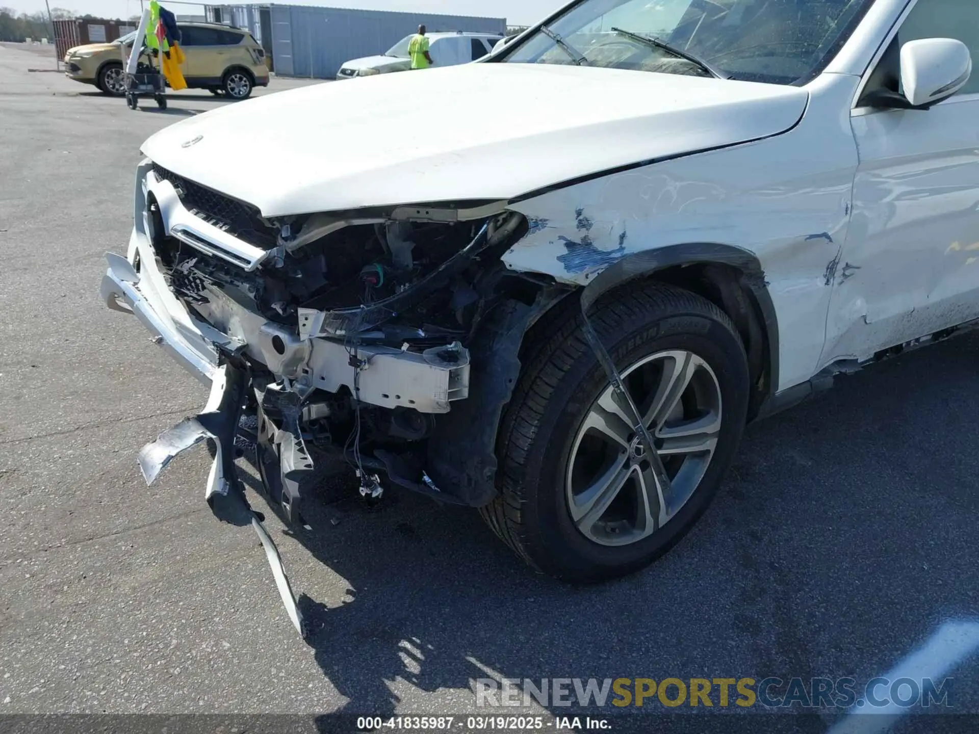 18 Photograph of a damaged car WDC0G4JB3KV150851 MERCEDES-BENZ GLC 300 2019