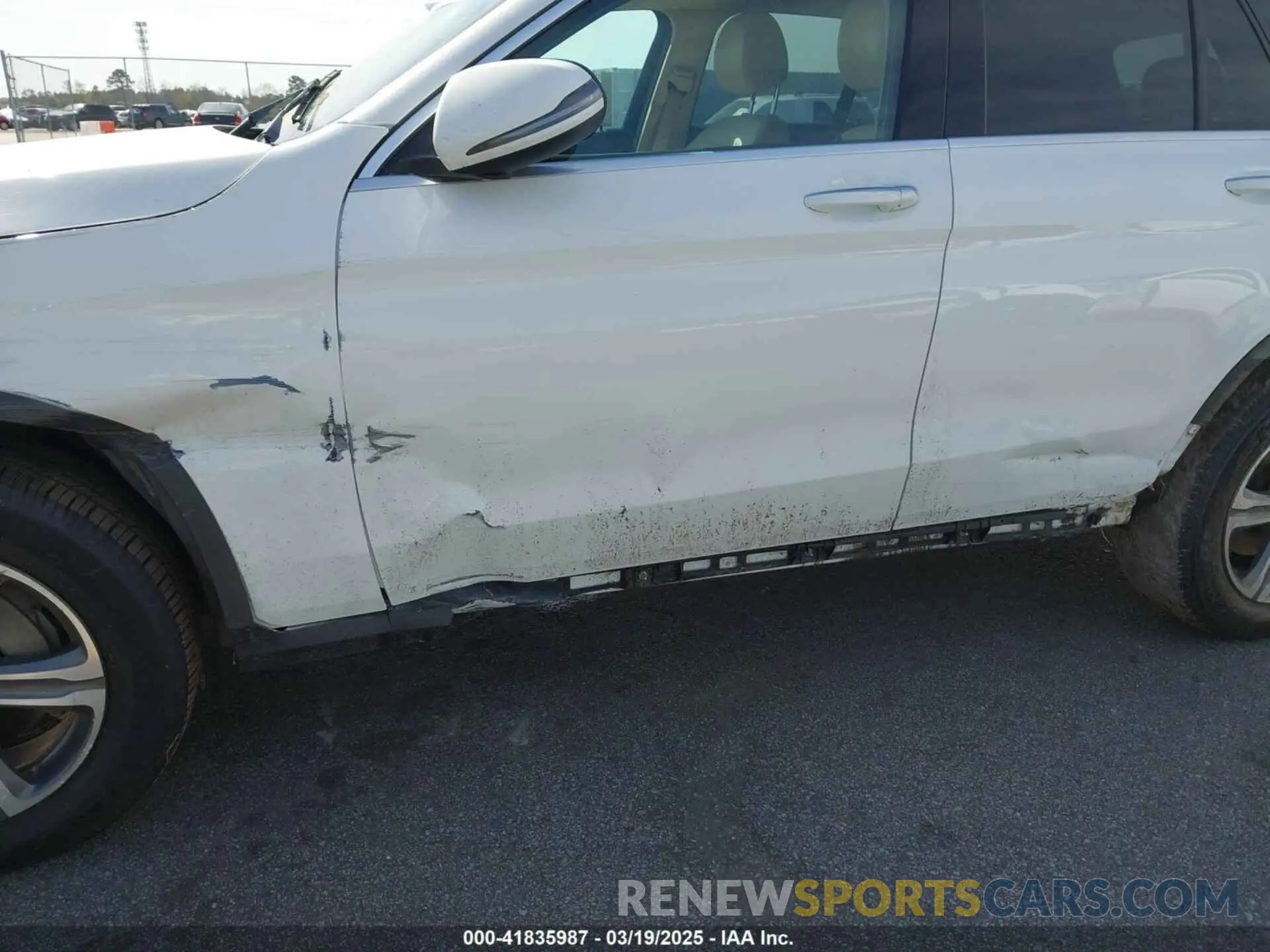 19 Photograph of a damaged car WDC0G4JB3KV150851 MERCEDES-BENZ GLC 300 2019