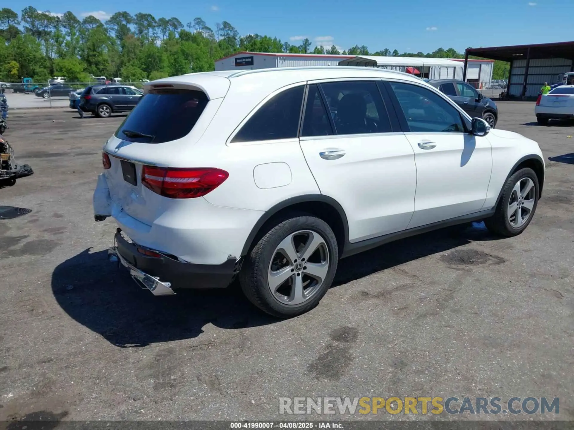 4 Photograph of a damaged car WDC0G4JB3KV162952 MERCEDES-BENZ GLC 300 2019