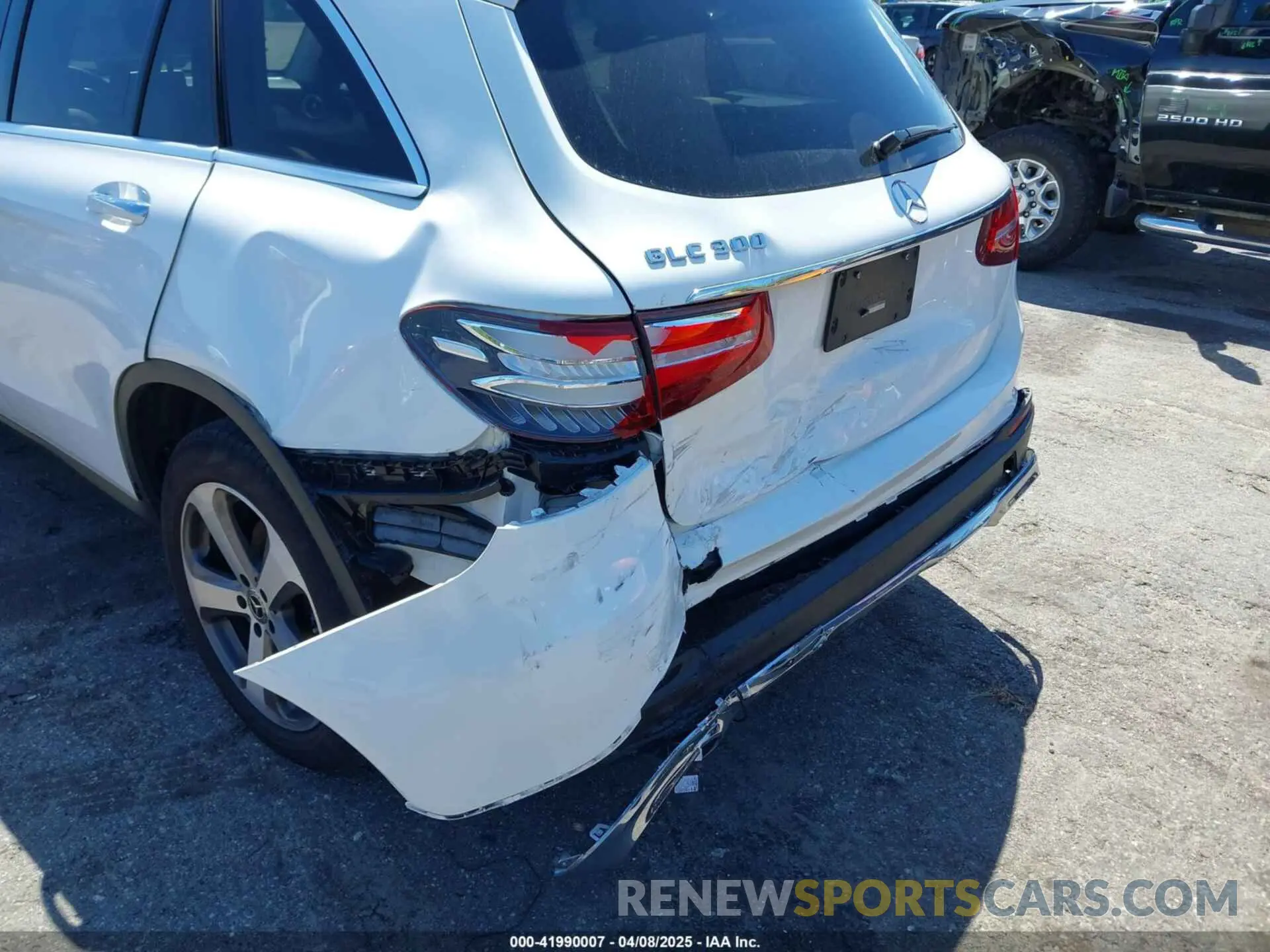 6 Photograph of a damaged car WDC0G4JB3KV162952 MERCEDES-BENZ GLC 300 2019