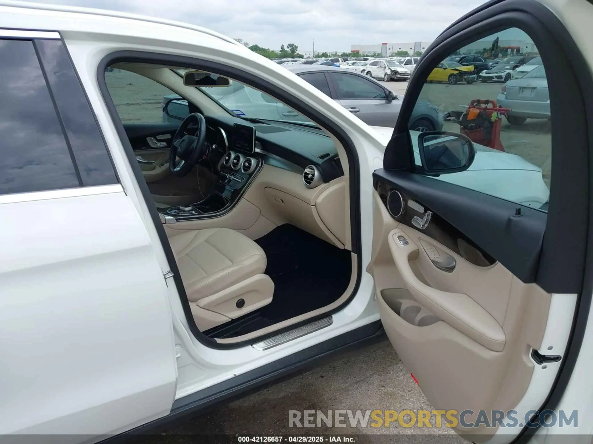 5 Photograph of a damaged car WDC0G4JB4KF590524 MERCEDES-BENZ GLC 300 2019