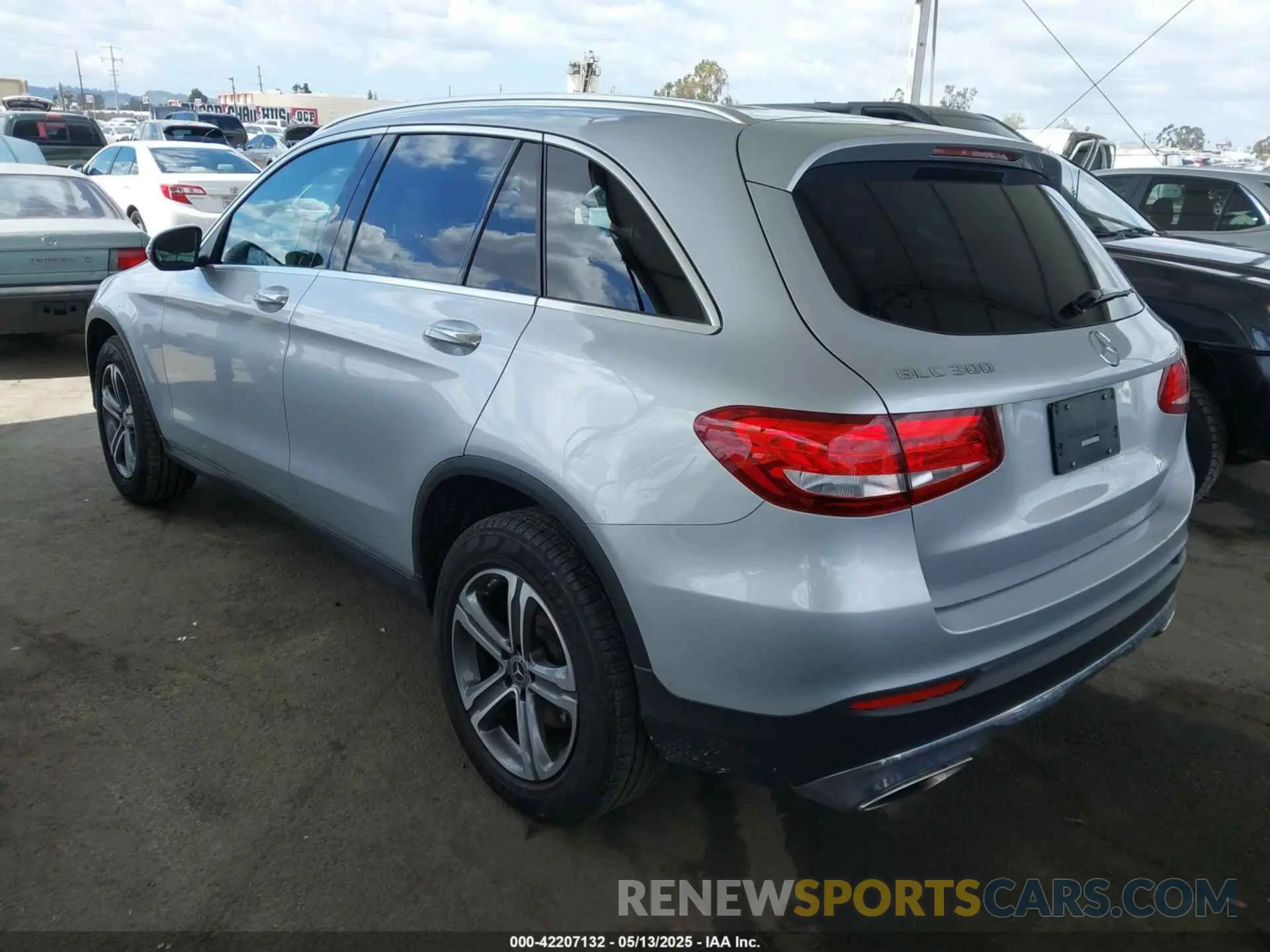 3 Photograph of a damaged car WDC0G4JB4KV129605 MERCEDES-BENZ GLC 300 2019