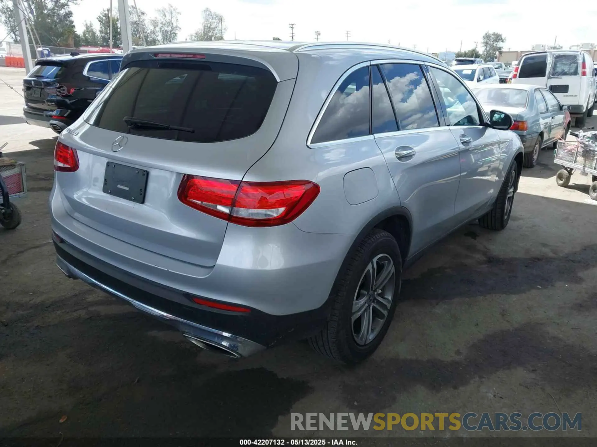 4 Photograph of a damaged car WDC0G4JB4KV129605 MERCEDES-BENZ GLC 300 2019